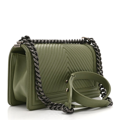 Chanel Calfskin Chevron Quilted Medium Boy Flap Green 3 of 10