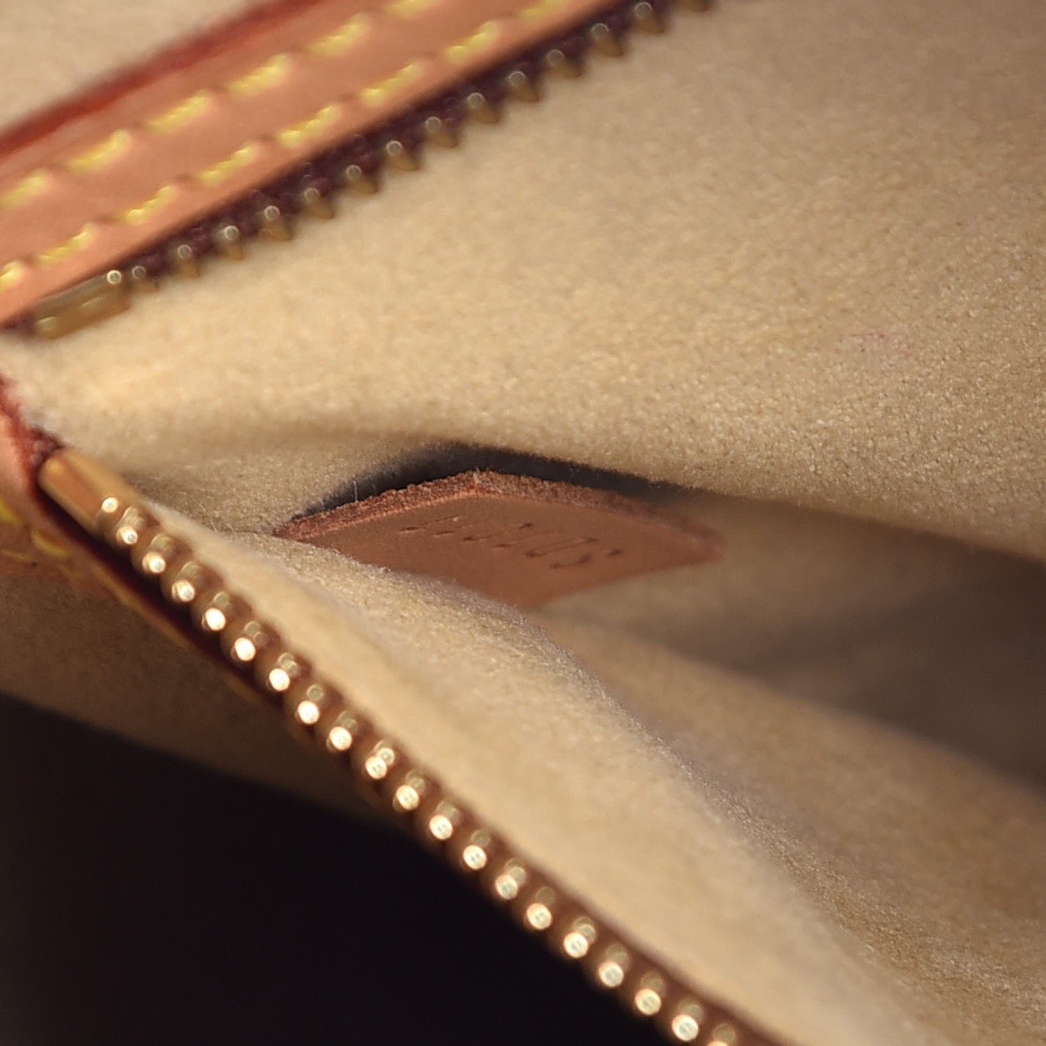 Louis Vuitton Monogram Looping MM 7 of 10