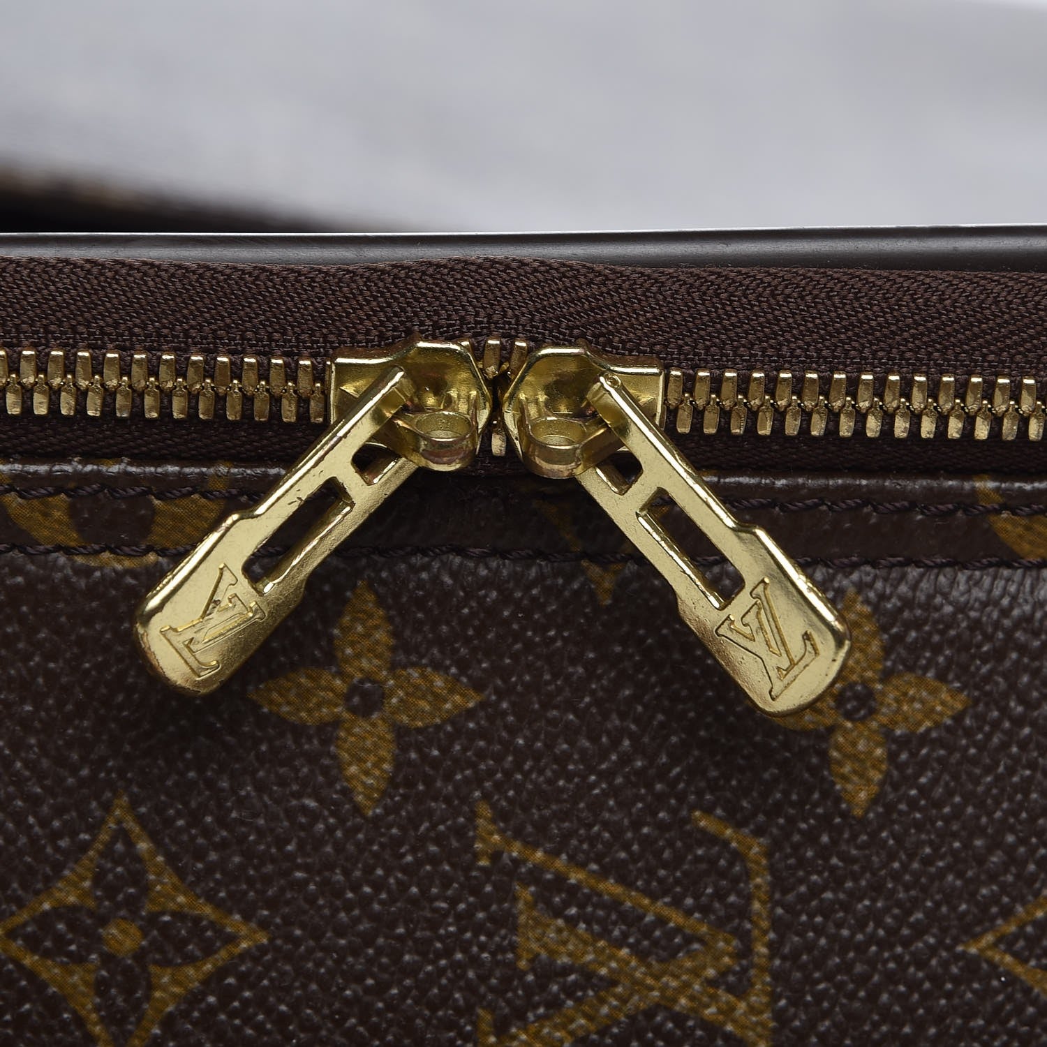 Louis Vuitton Monogram Pegase 60 9 of 17
