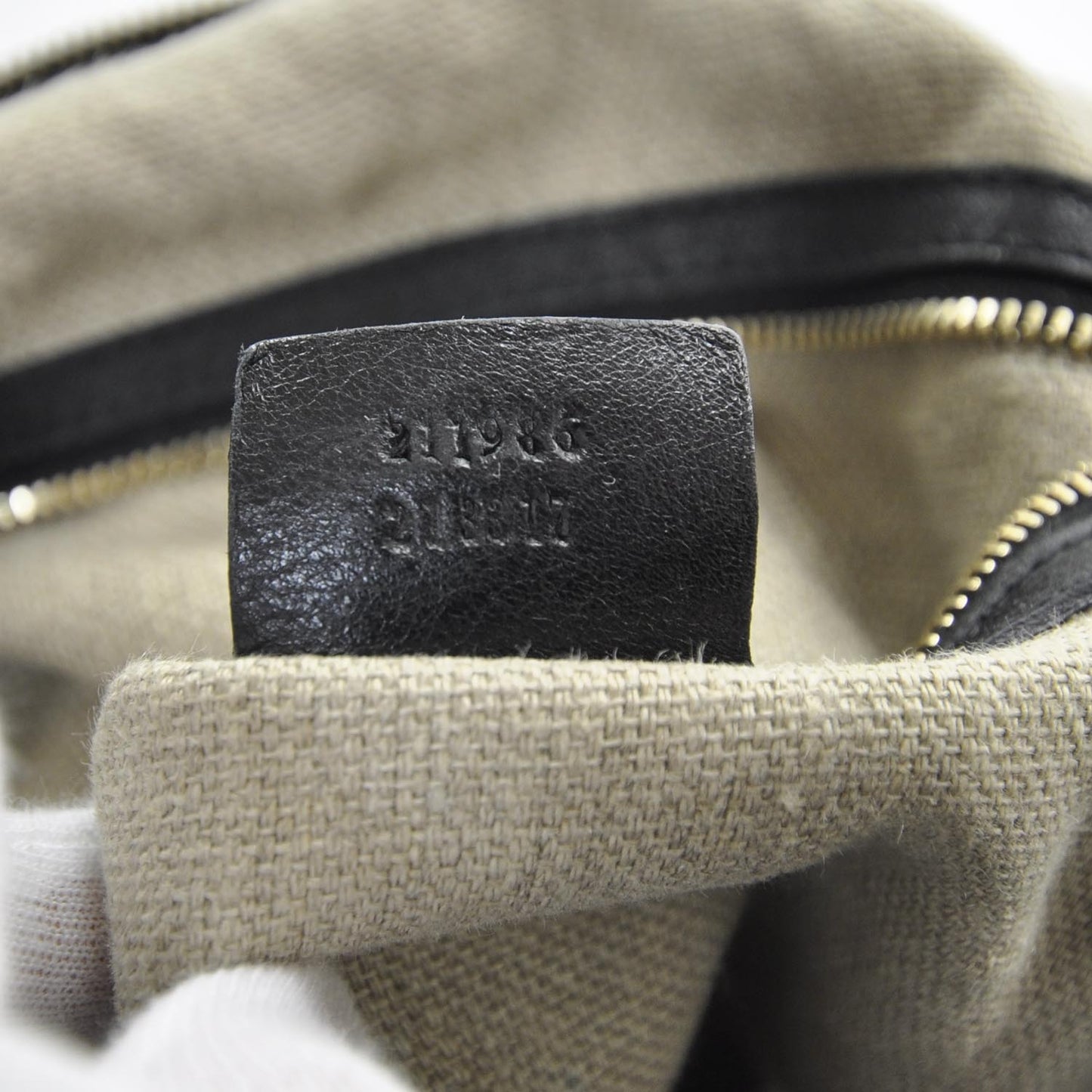 Leather Pelham Medium Hobo Black