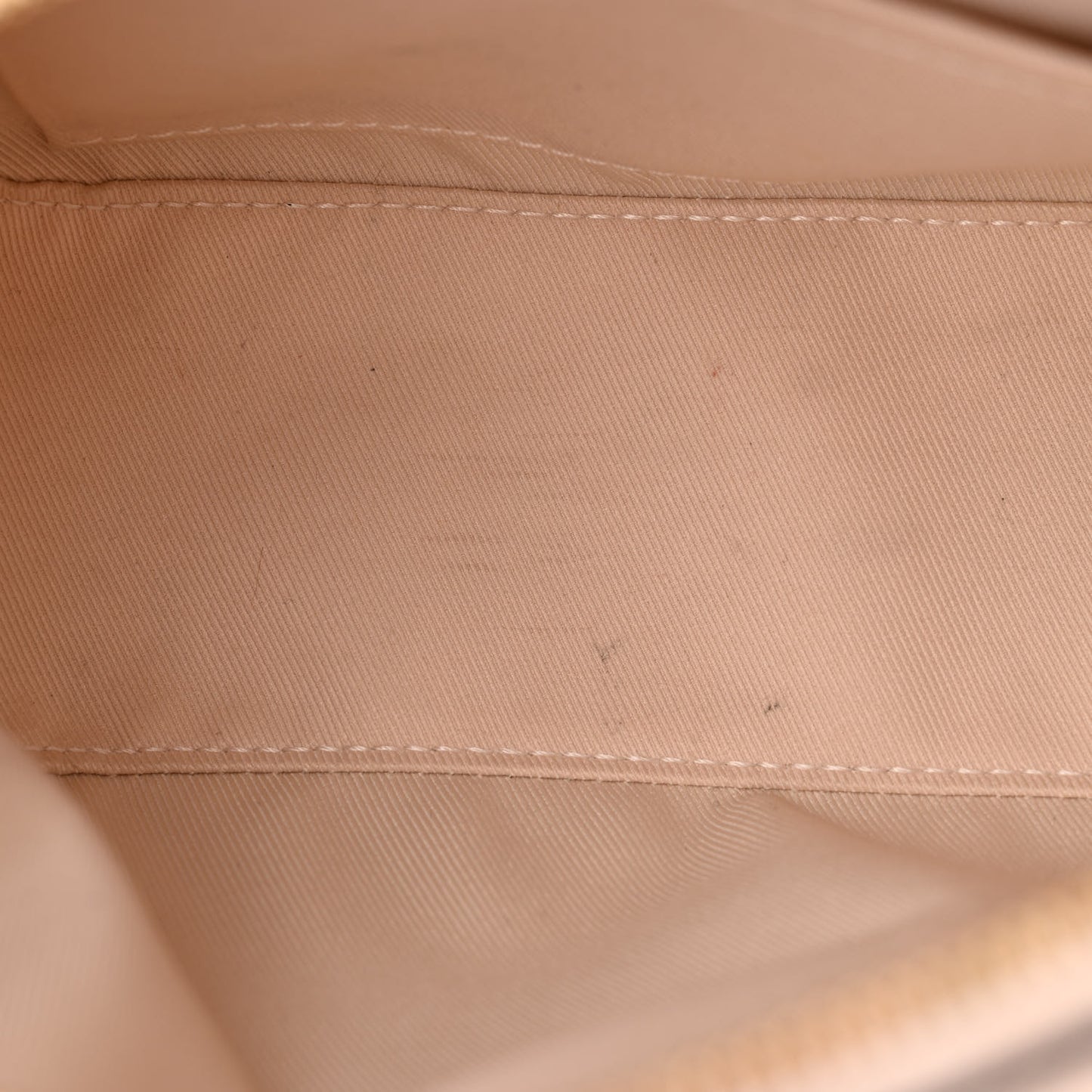 Monogram Saintonge Creme