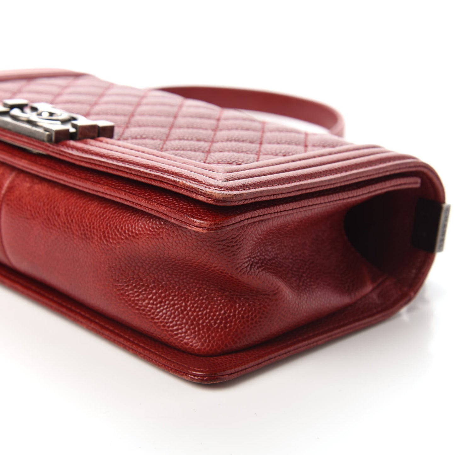 Caviar Quilted Medium Boy Flap Red