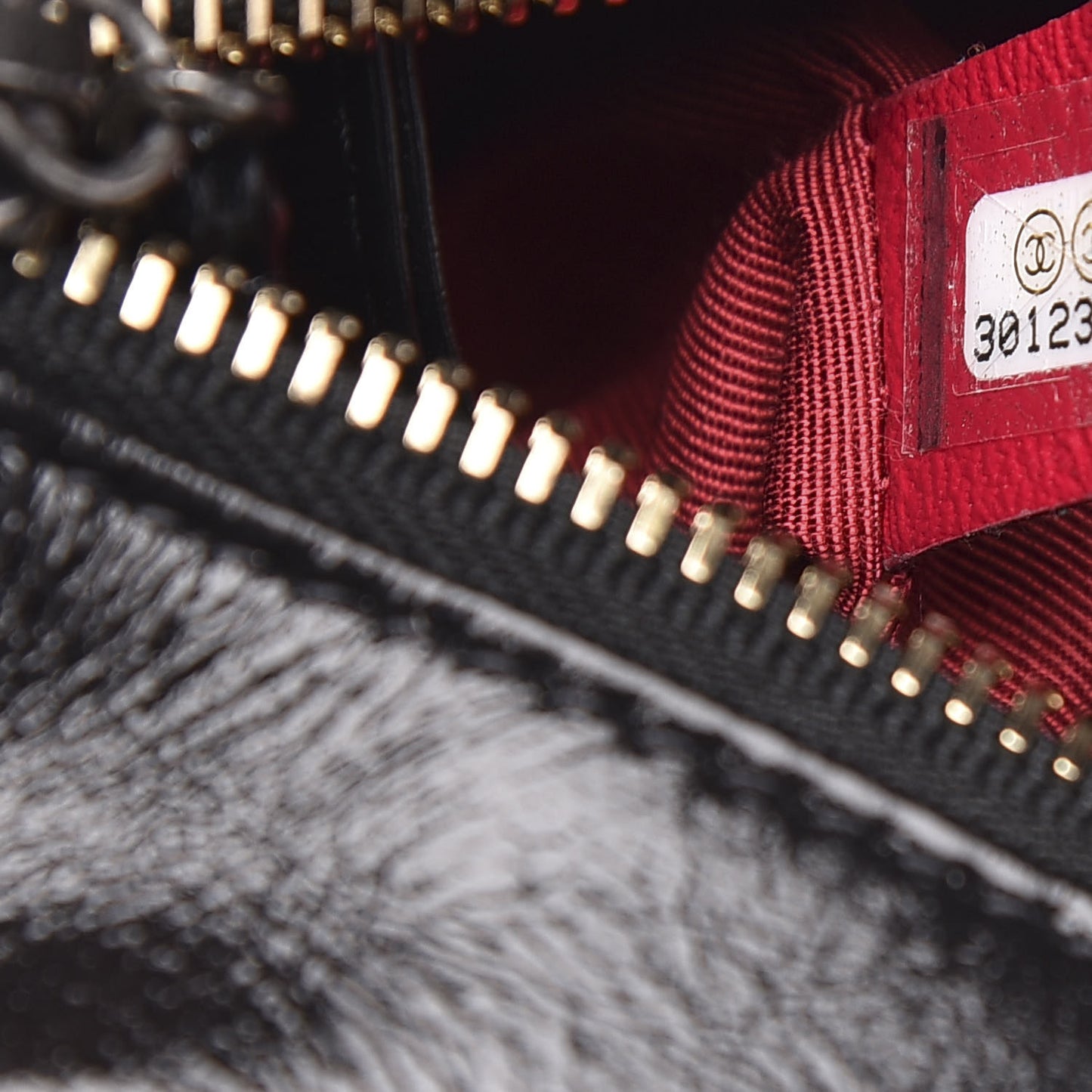 Patent Quilted Medium Gabrielle Hobo Black