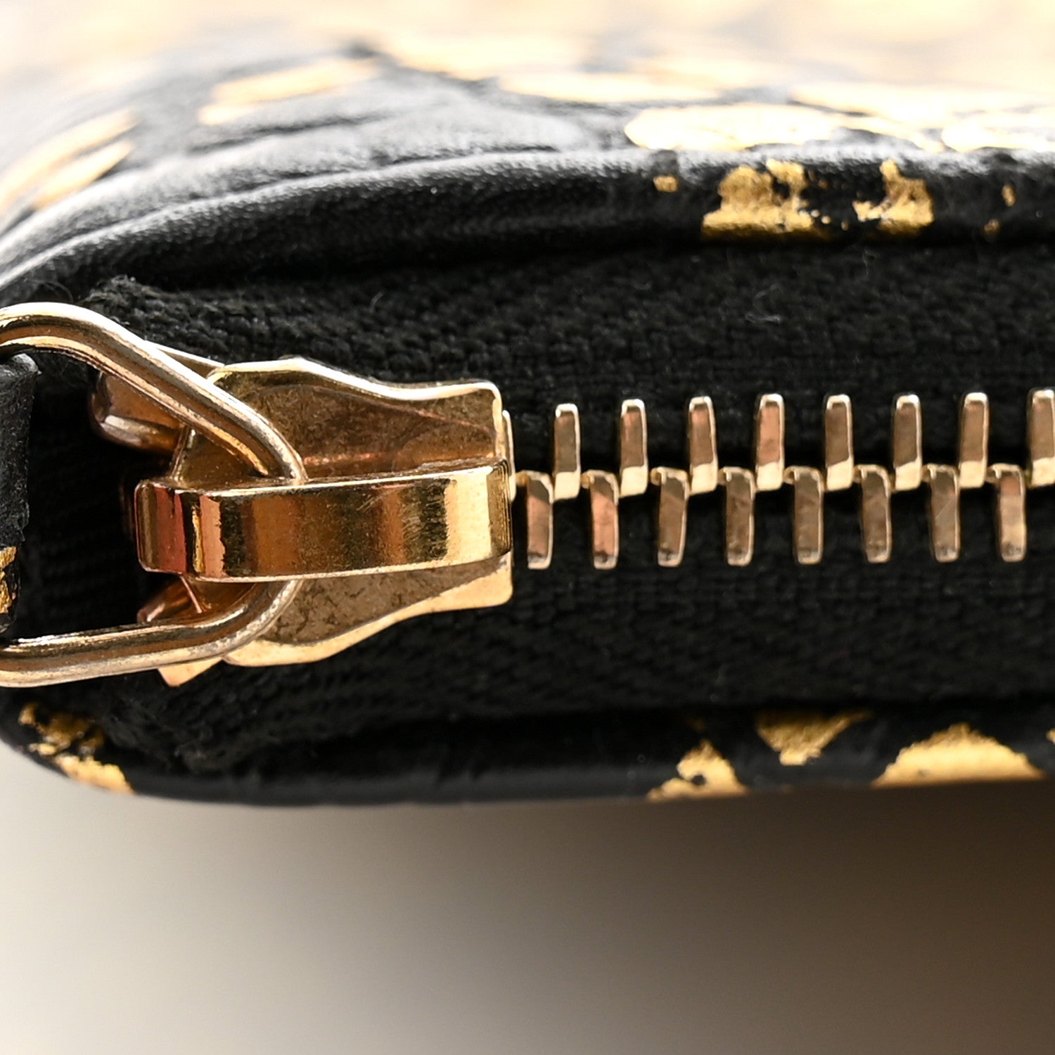 Chanel Calfskin Crocodile Embossed Graffiti 2.55 Large Cocodile Reissue Cosmetic Case Black Gold 10 of 11