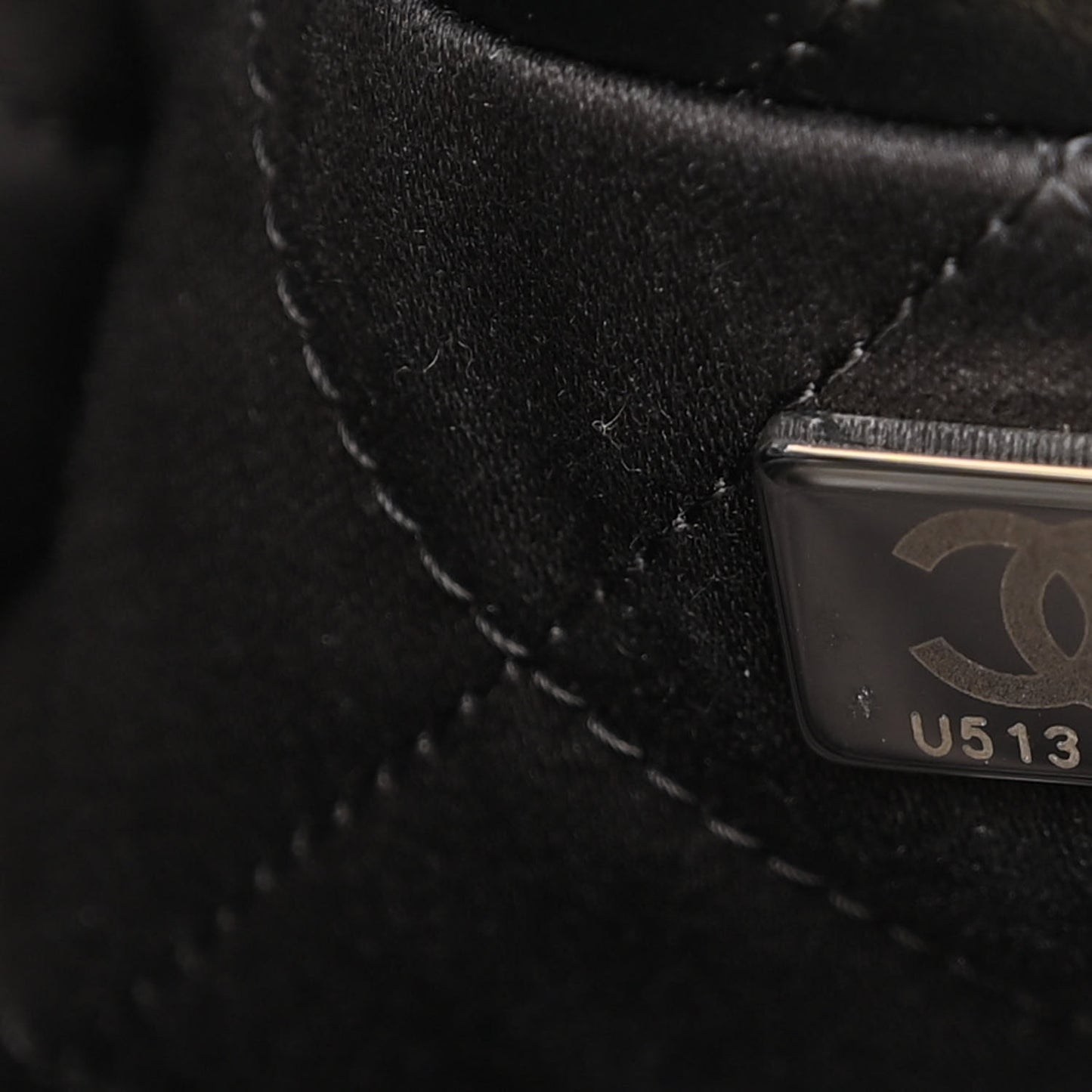 Shiny Calfskin Quilted Chanel 22 Black