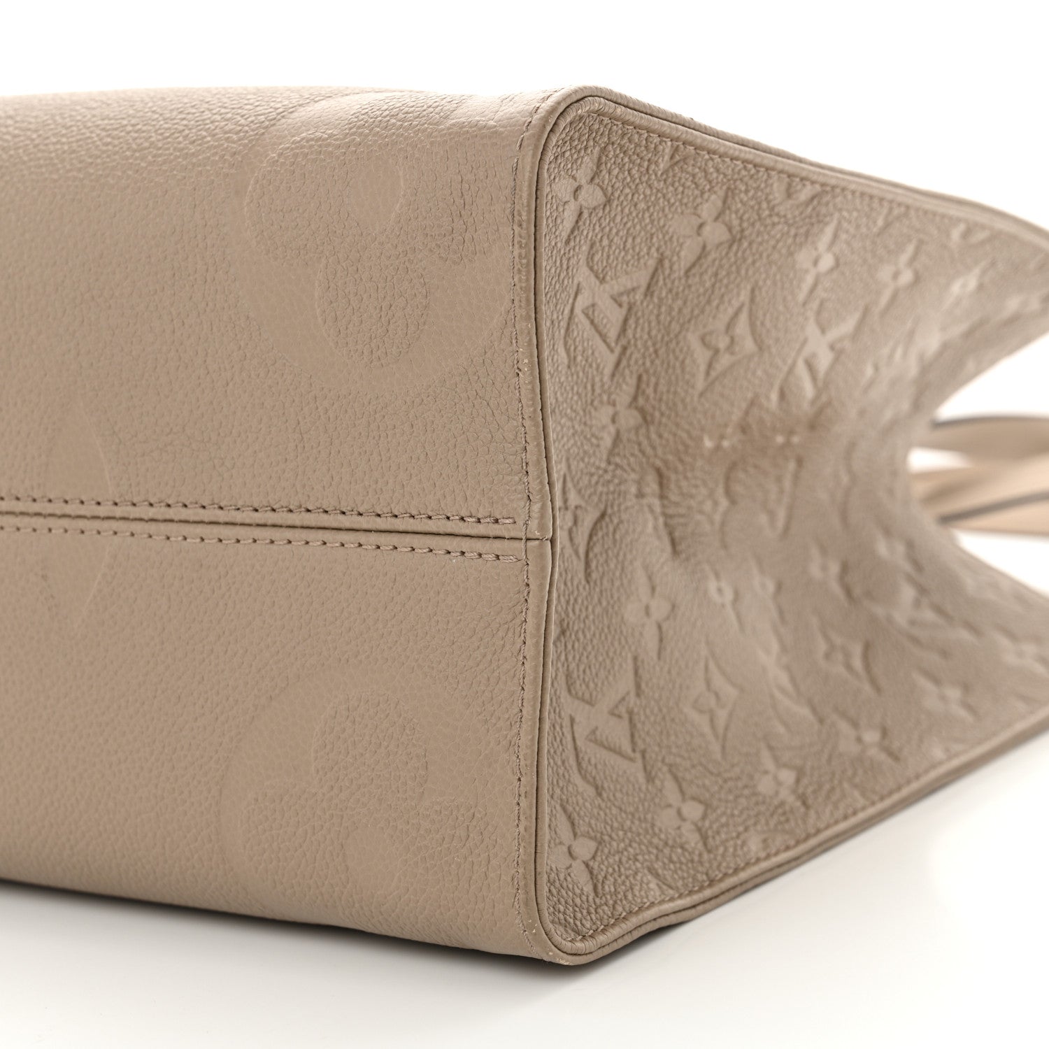 Louis Vuitton Empreinte Monogram Giant Onthego MM  Tourterelle 9 of 10