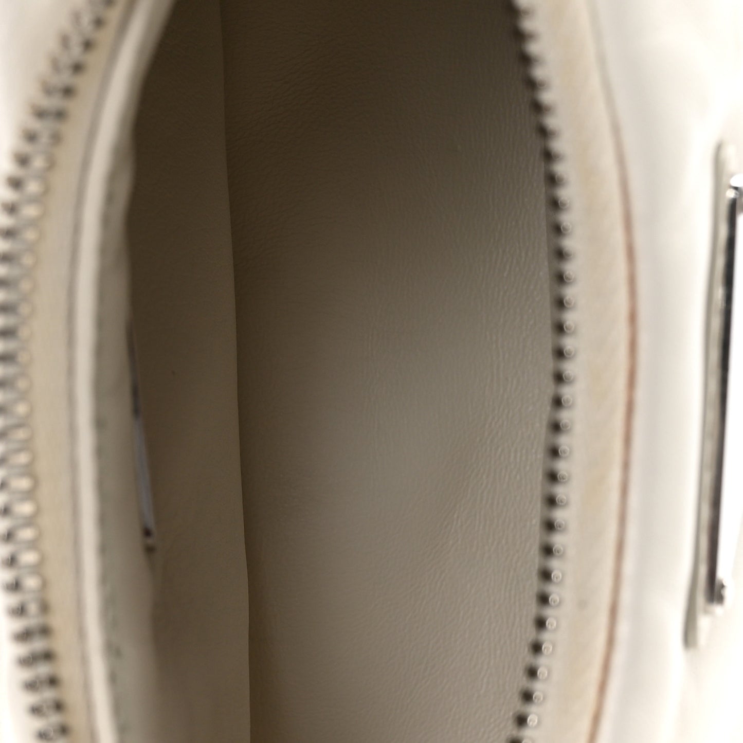 Nappa Soft Padded Re-Edition 2005 Shoulder Bag White