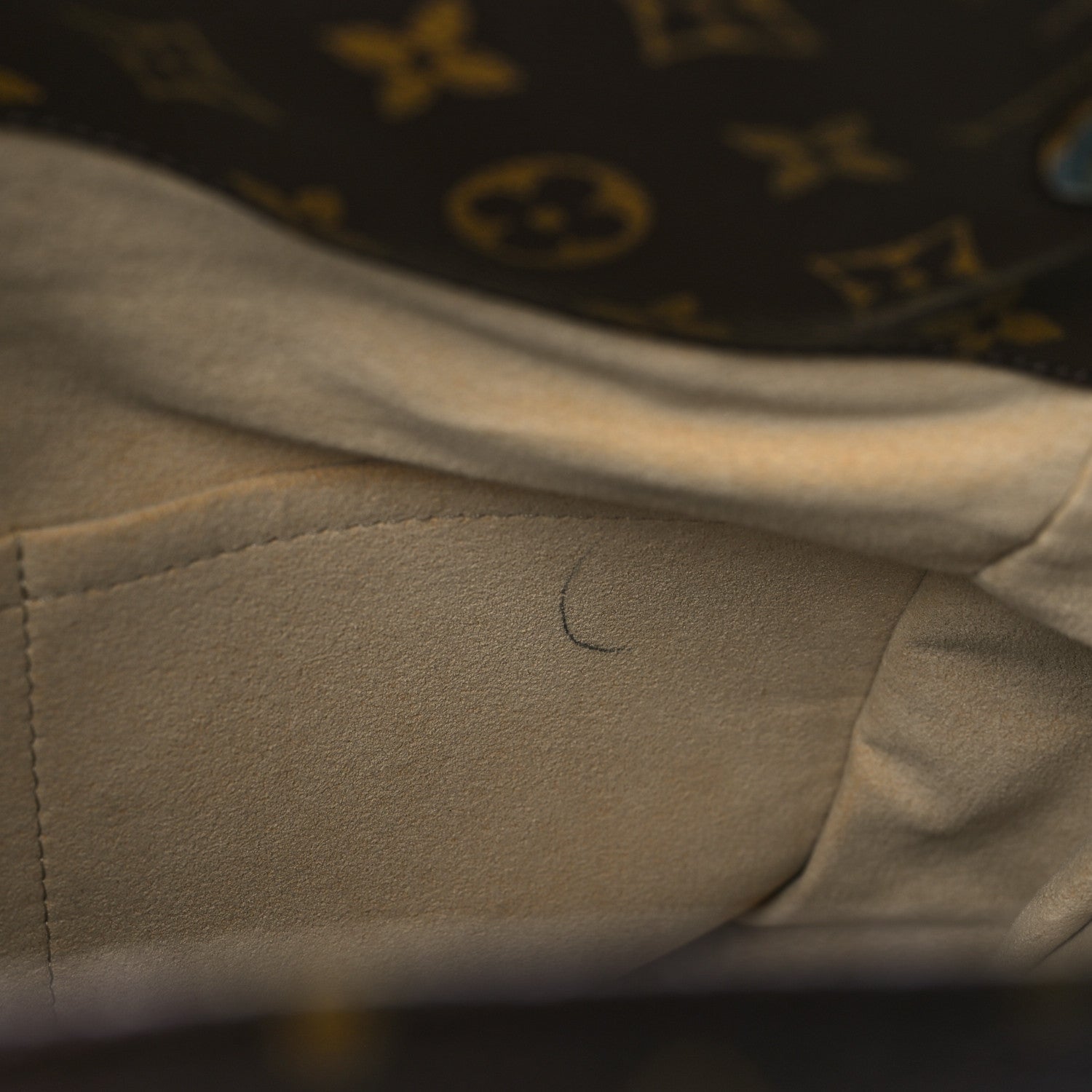 Louis Vuitton Monogram Artsy MM 10 of 10
