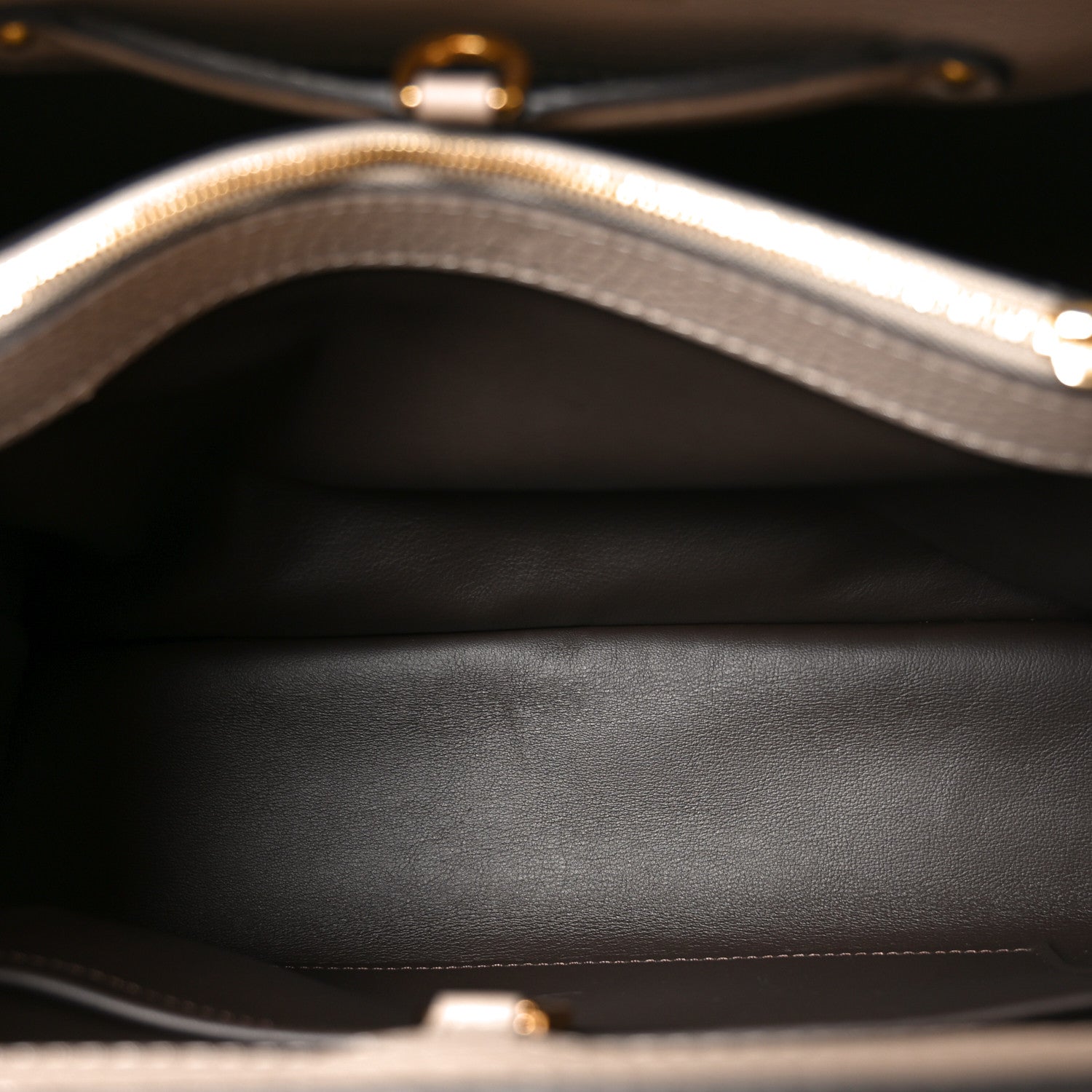 Louis Vuitton Taurillon Snakeskin Capucines Galet 5 of 9