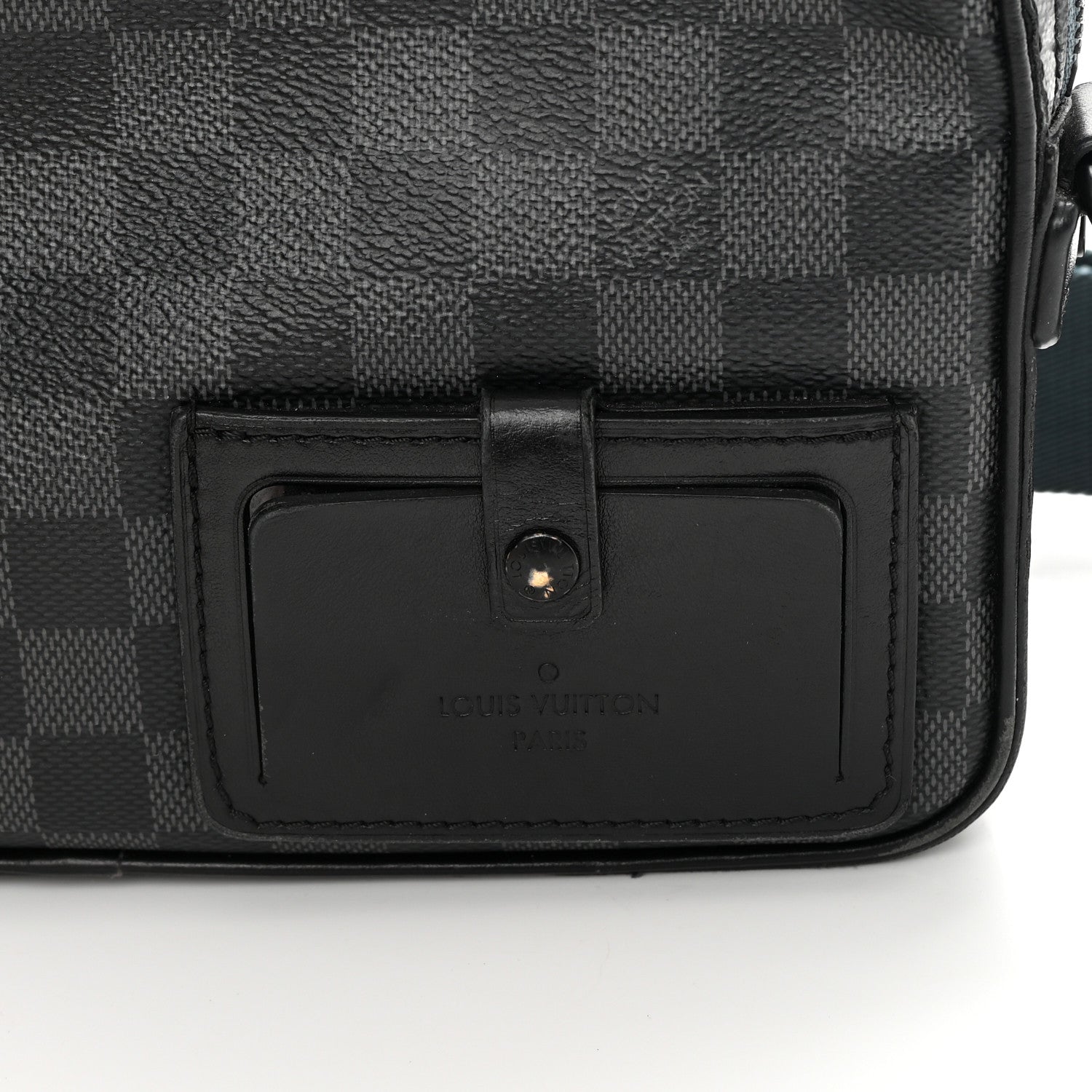 Louis Vuitton Damier Graphite Alpha Messenger Bag 22 of 25