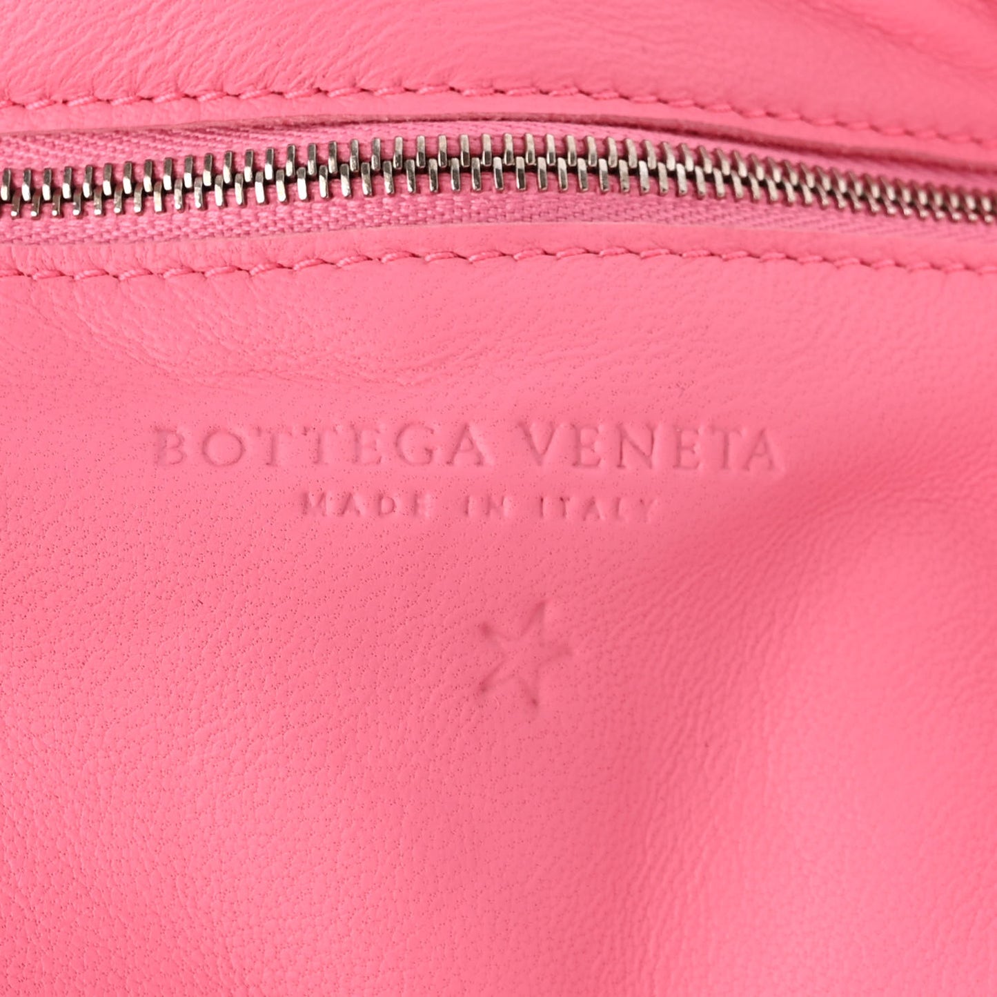 Lambskin Maxi Intrecciato Cassette Crossbody Bag Pink