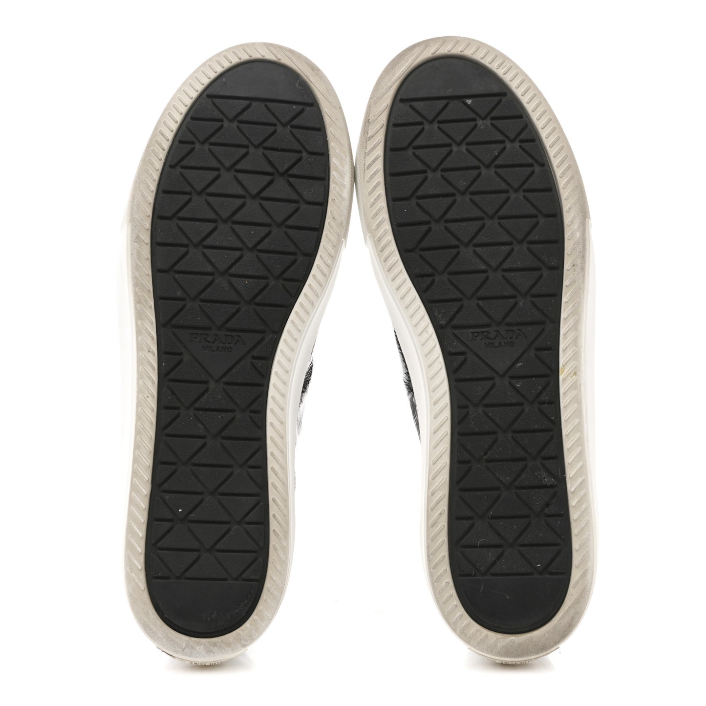 Patent Naplak Triangle Logo Womens Low Top Sneakers 40 Black White