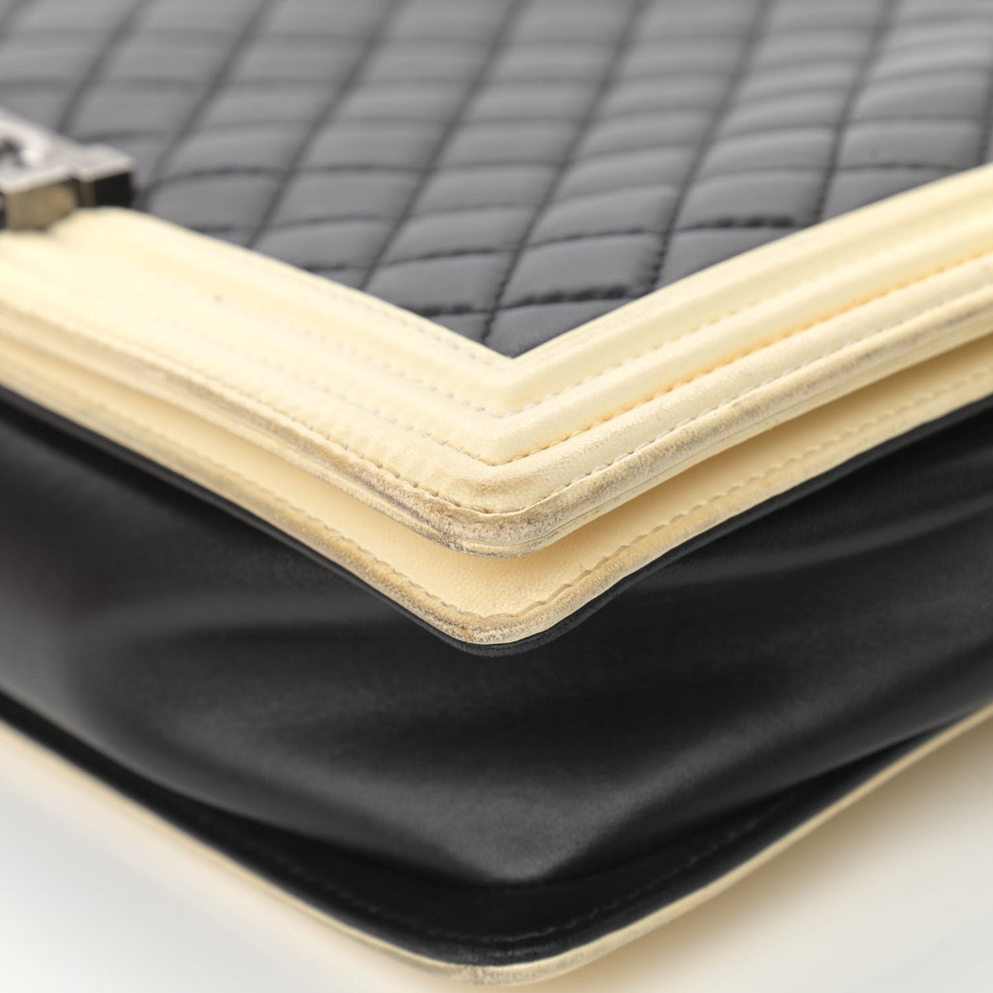 Lambskin Quilted Large Boy Flap Black White