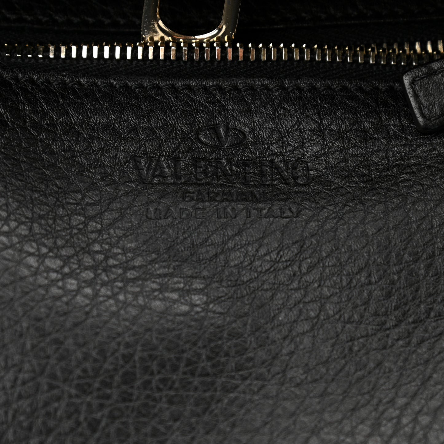 Pebbled Calfskin Large Rockstud Flip-Lock Messenger Bag Black