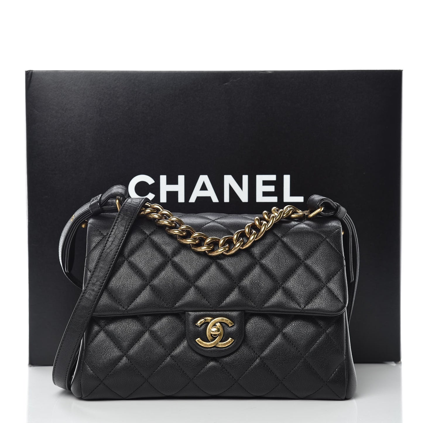 Shiny Sheepskin Quilted Small Trapezio Flap Black