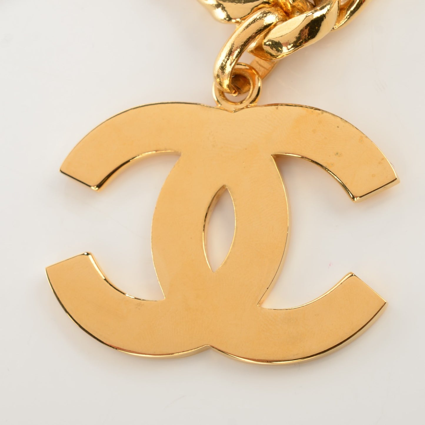 Oversized CC Pendant Chain Necklace Gold