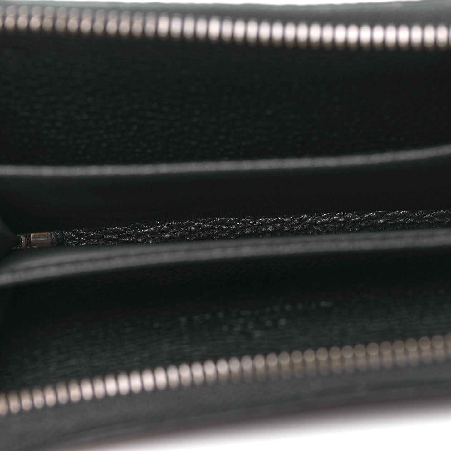 Calfskin Logo Zip Around Card Case Black