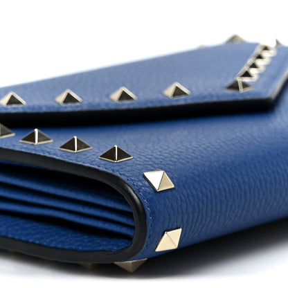 Valentino Garavani Pebbled Calfskin Rockstud Envelope Wallet On Chain Bag Blu Delft 8 of 9