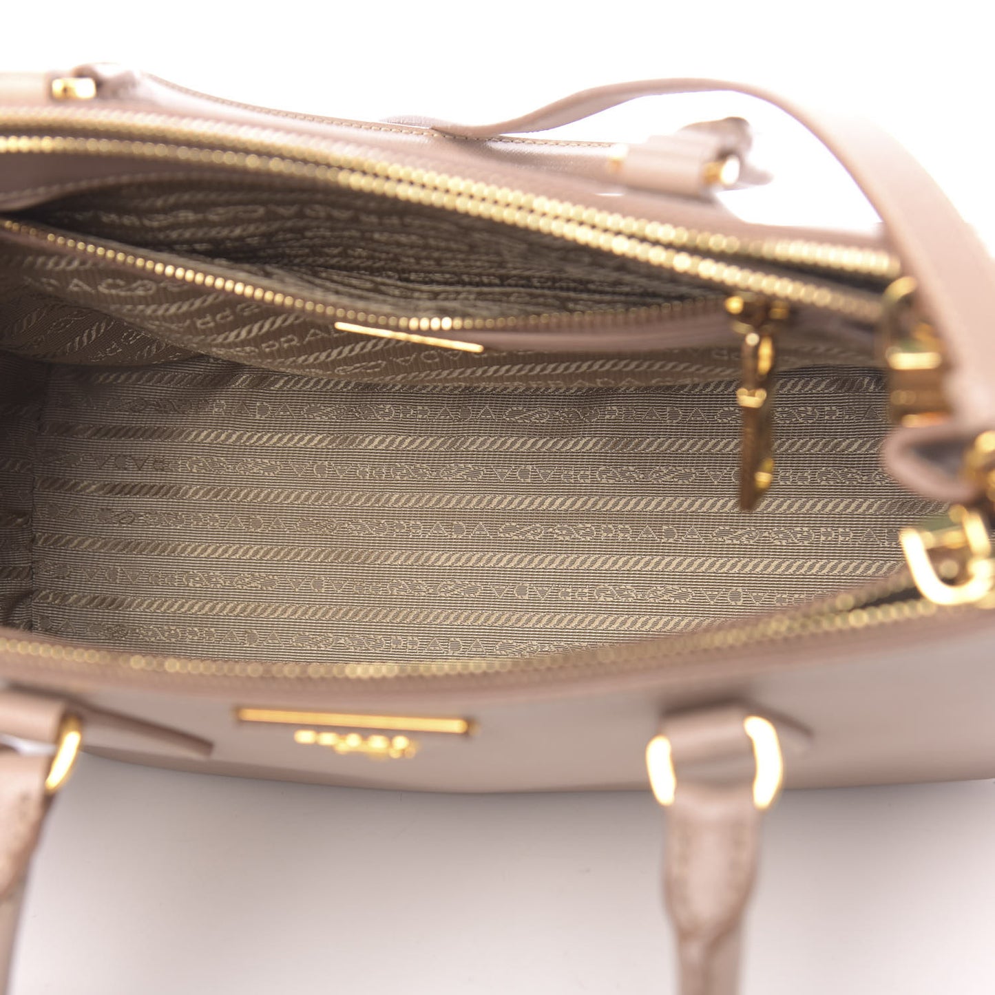 Saffiano Medium Galleria Double Zip Tote Cammeo
