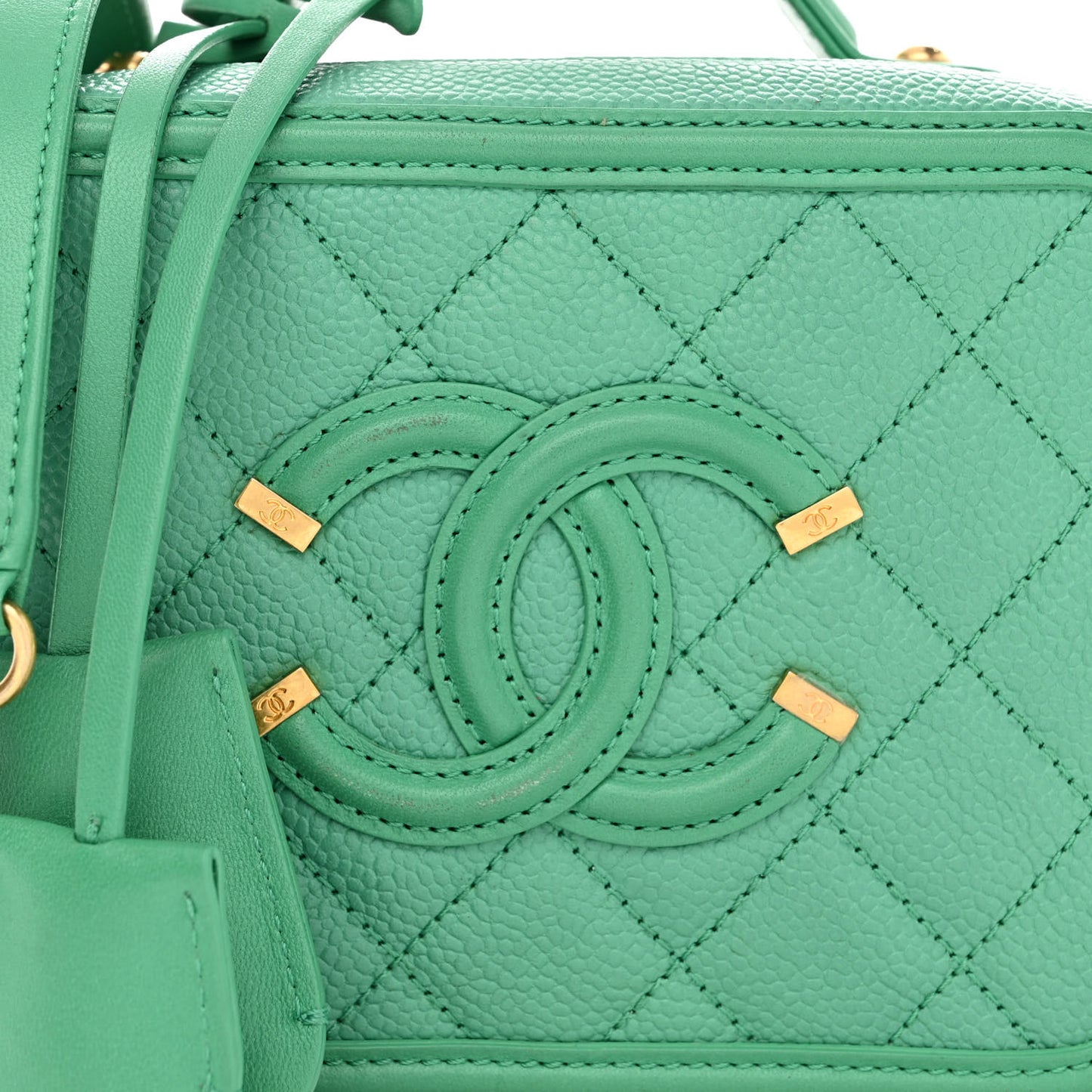 Caviar Quilted Small CC Filigree Vanity Case Green