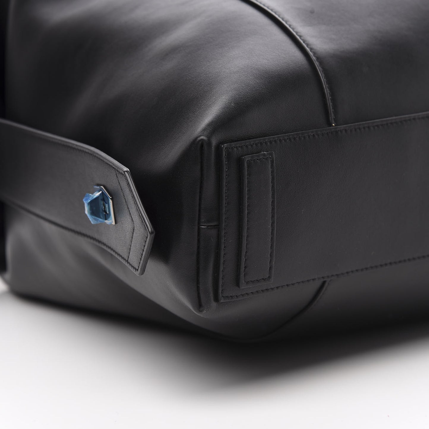 Smooth Calfskin Large Soft Antigona Black