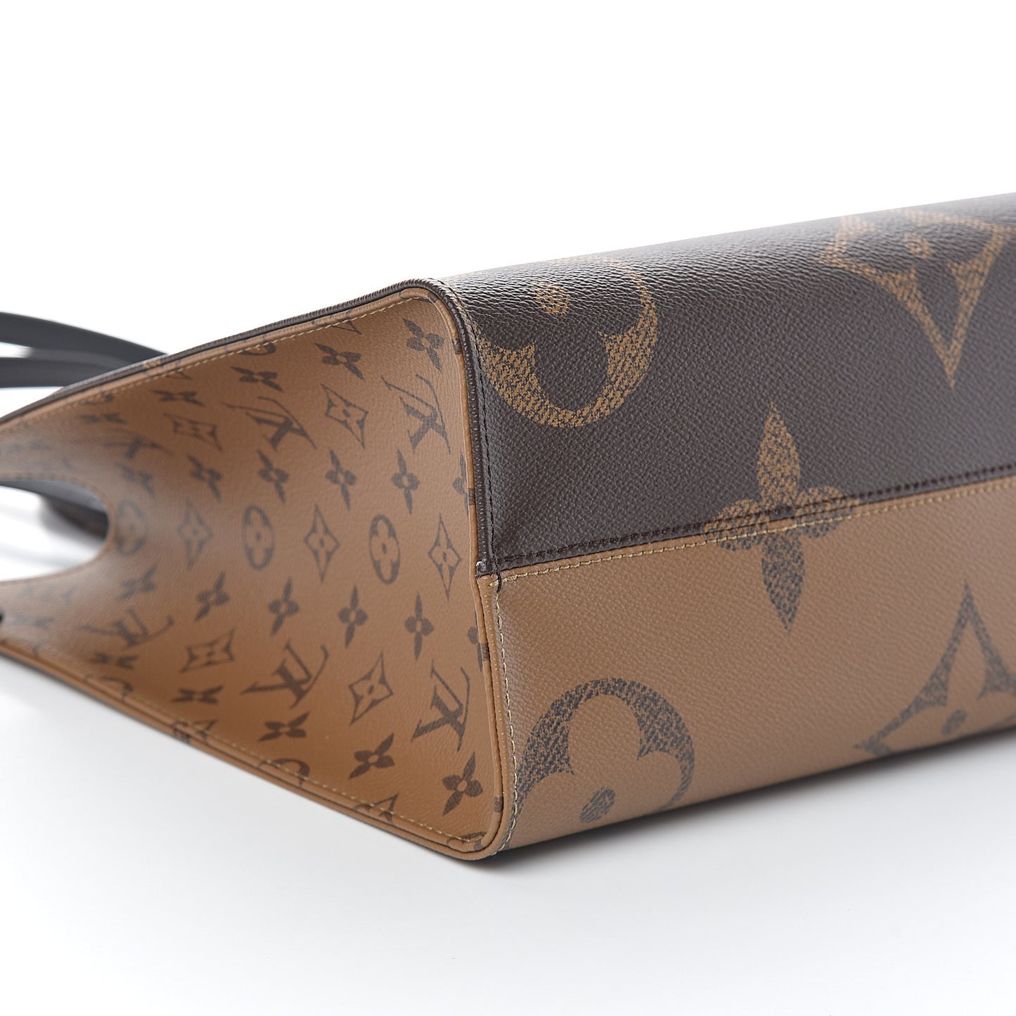 Reverse Monogram Giant Onthego MM