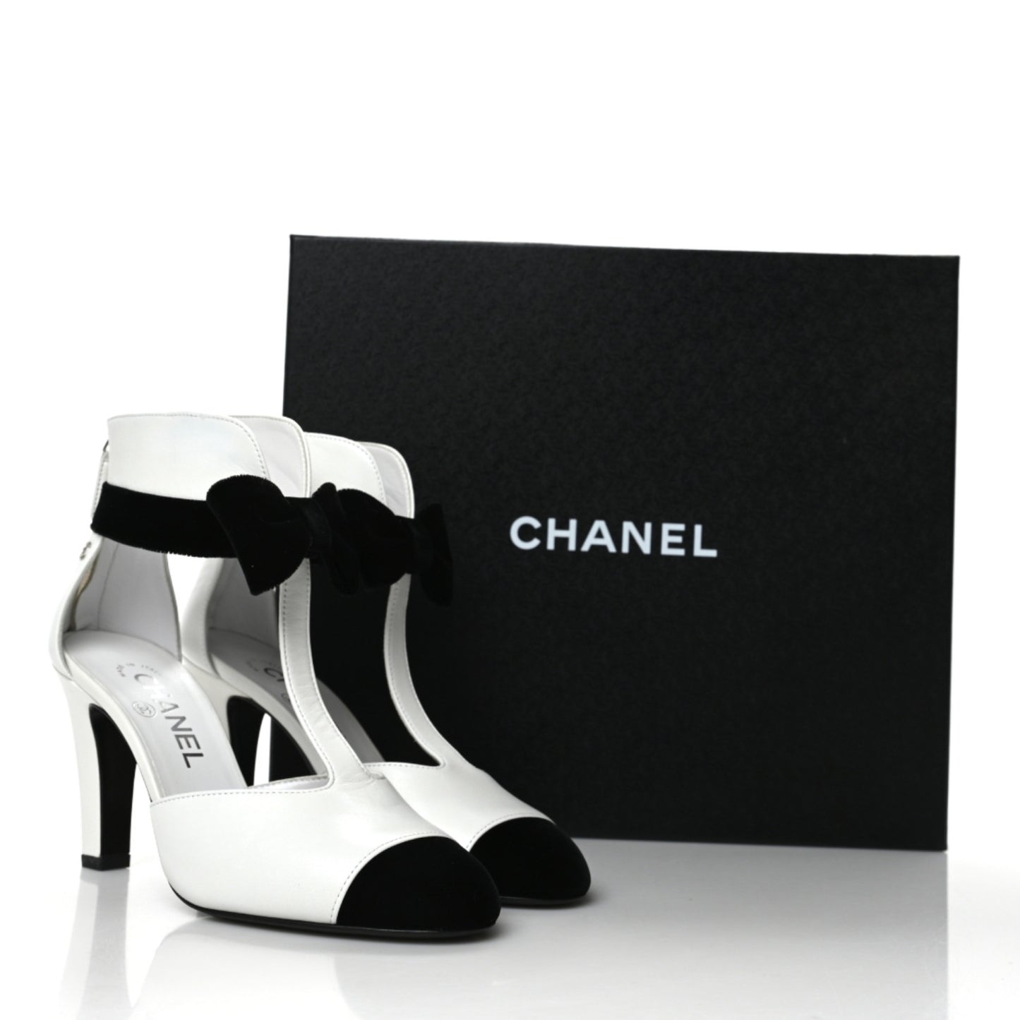 Lambskin Velvet Cap Toe Bow Pumps 36 Black White