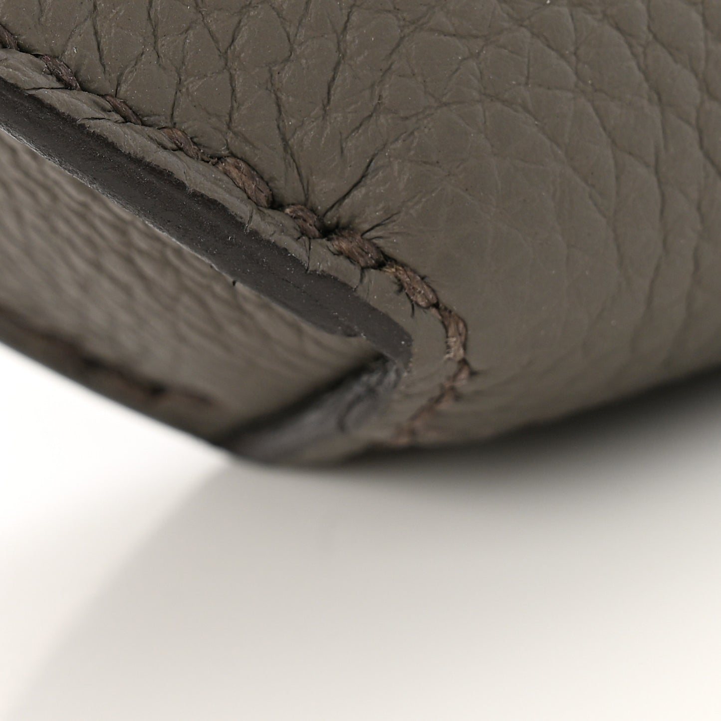 Togo Kelly Depeches 25 Pouch Etain