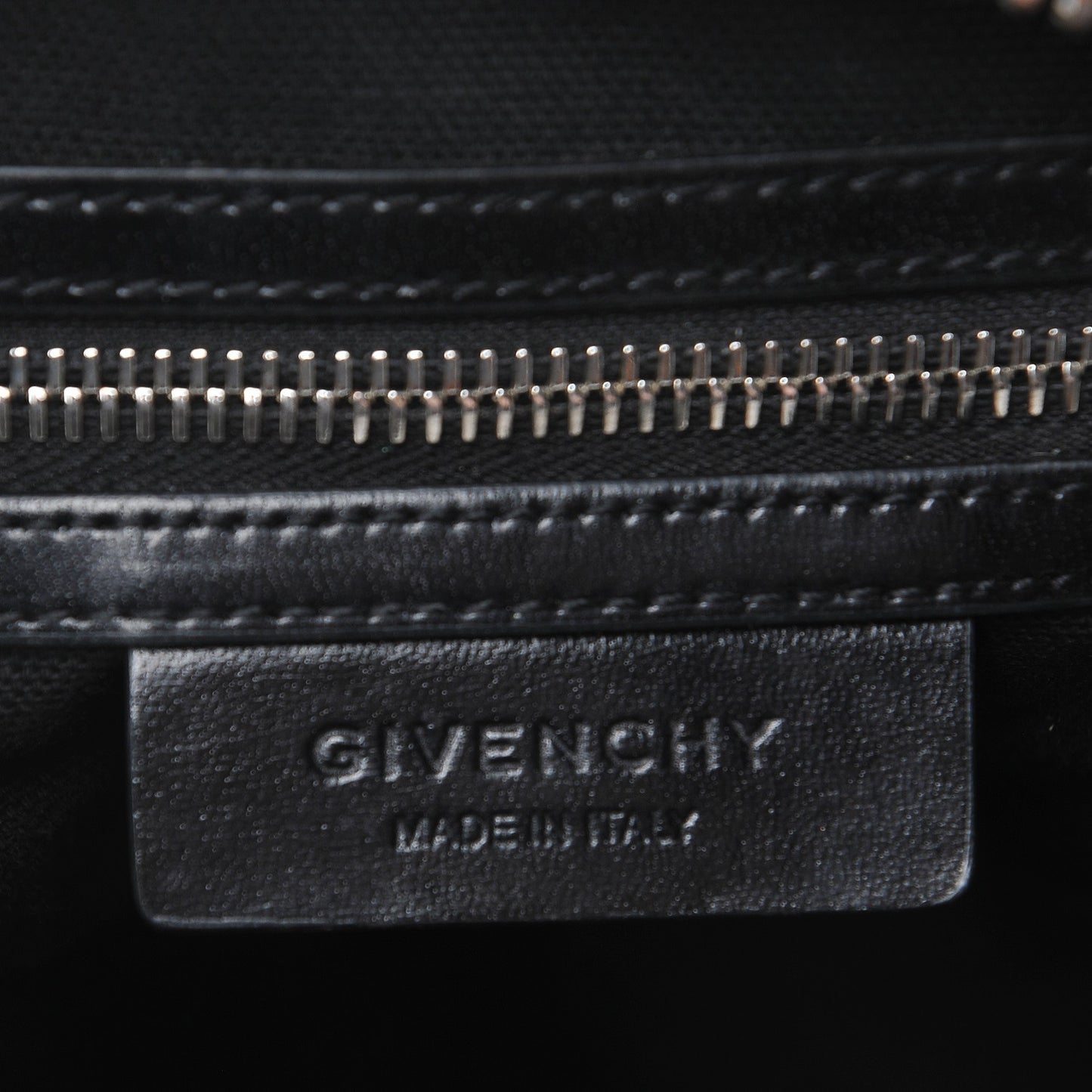 Shiny Lord Calfskin Medium Antigona Black