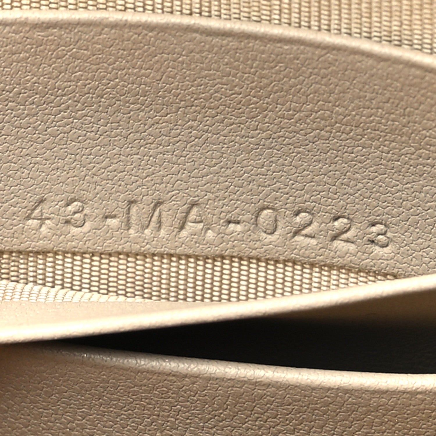 Christian Dior Lambskin Cannage Lady Dior Phone Holder Beige 7 of 10