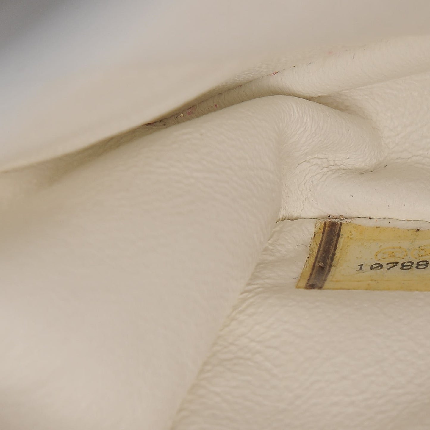 Caviar Quilted East West Flap White