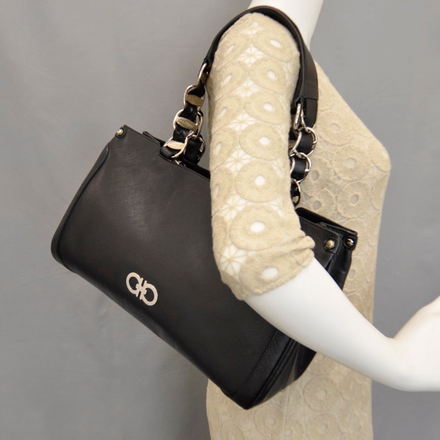 FASHIONPHILE SALVATOREFERRAGAMOSaffianoNicolettaBagBlack 2 of 11