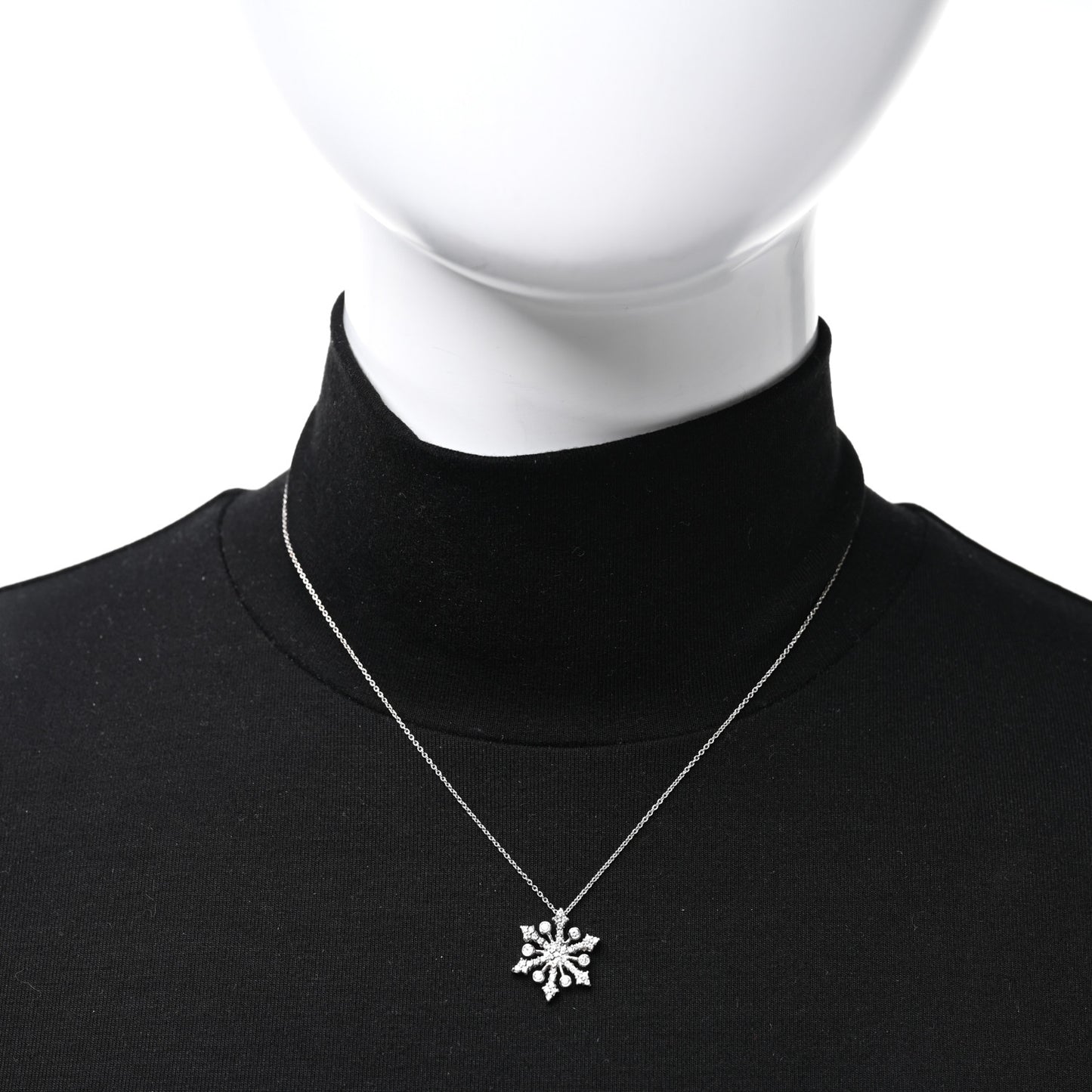 18K White Gold Diamond Snowflake Pendant Necklace