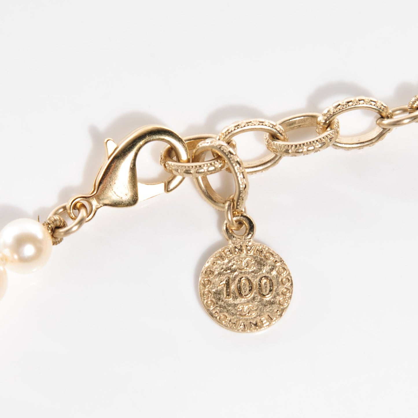 Graduated Pearl CC Short Necklace Gold