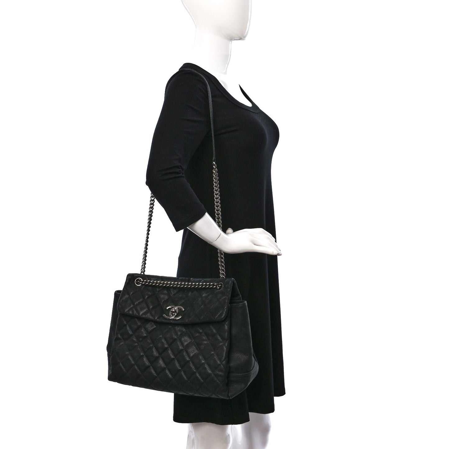 Iridescent Caviar Medium Lady Pearly Flap Black