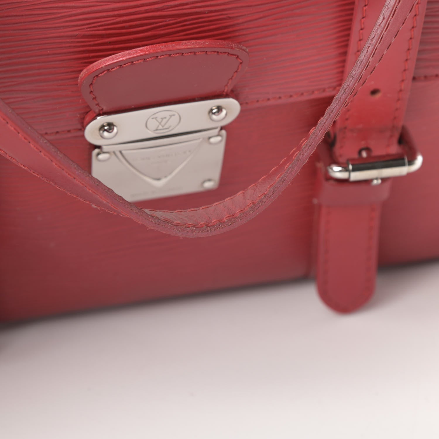 Louis Vuitton Epi Segur MM Rouge 20 of 20