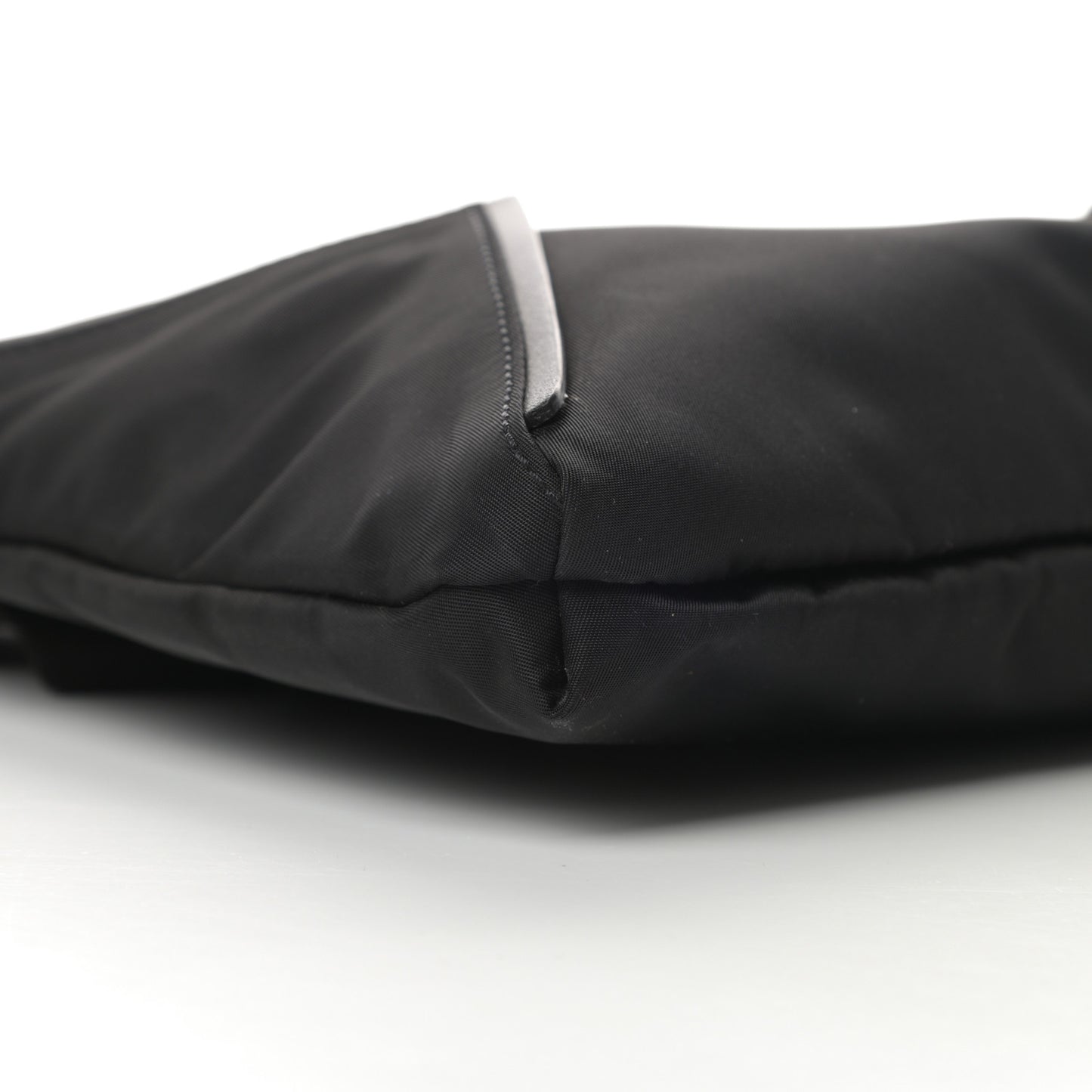 Nylon Spectre Messenger Black