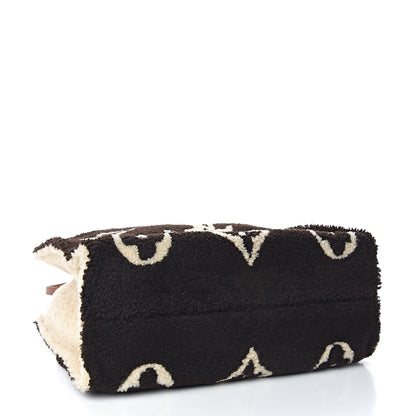 Louis Vuitton Shearling Monogram Giant Teddy Onthego GM Black White 4 of 10