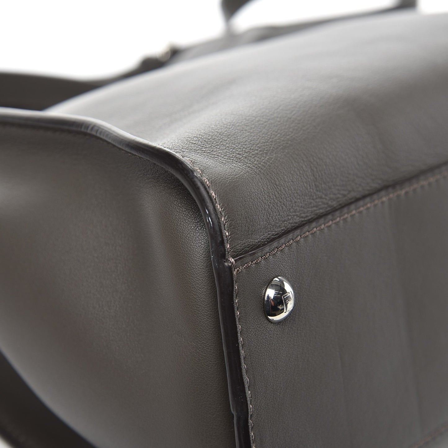 Vitello Seta Shiny Nappa Medium Peekaboo Iconic Satchel Carbone Grigio Polvere