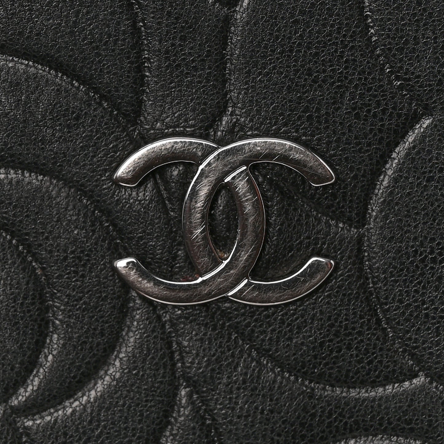 Lambskin Camellia Embossed Medium Wallet Black