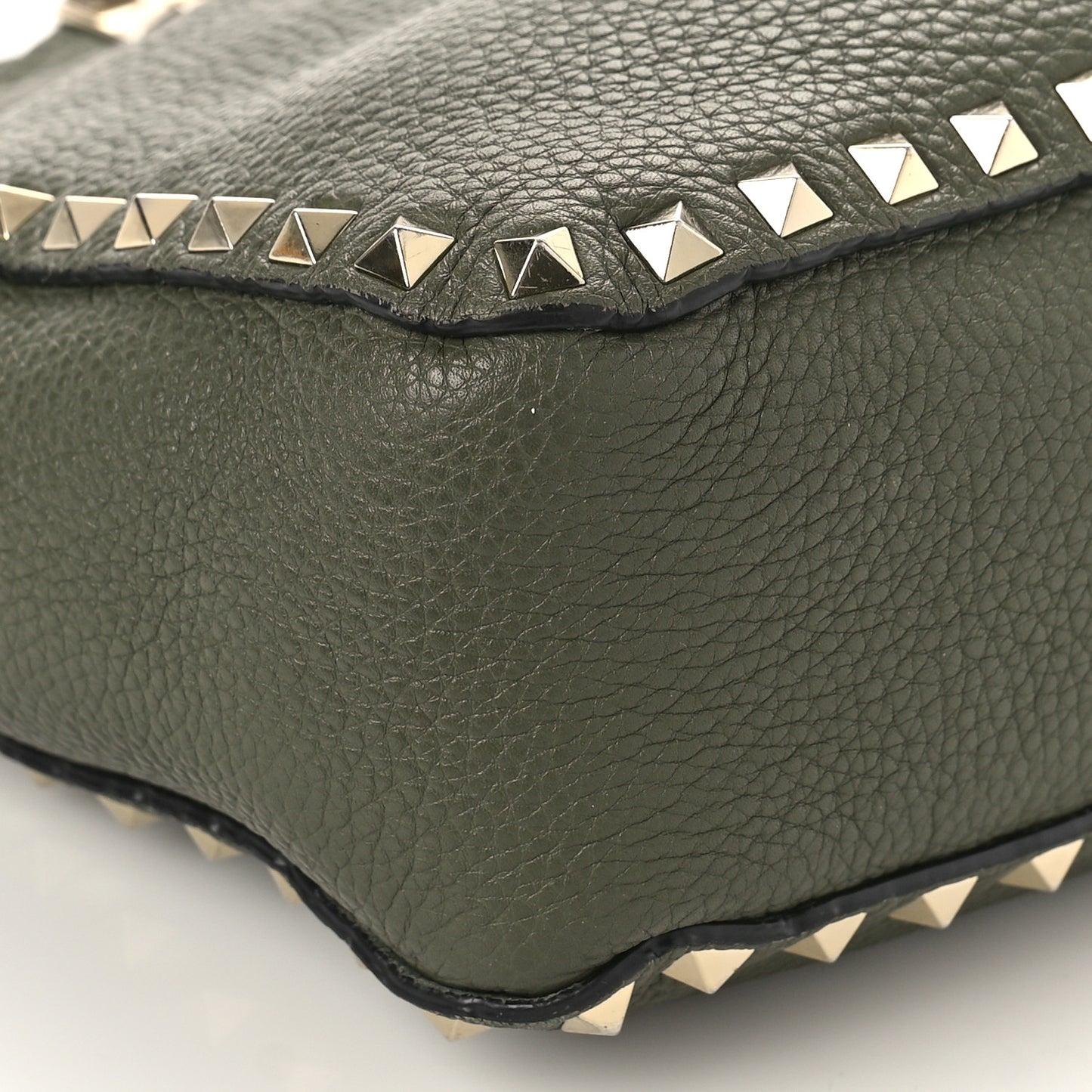 Pebbled Calfskin Small Rockstud Flip-Lock Messenger Bag Oasis