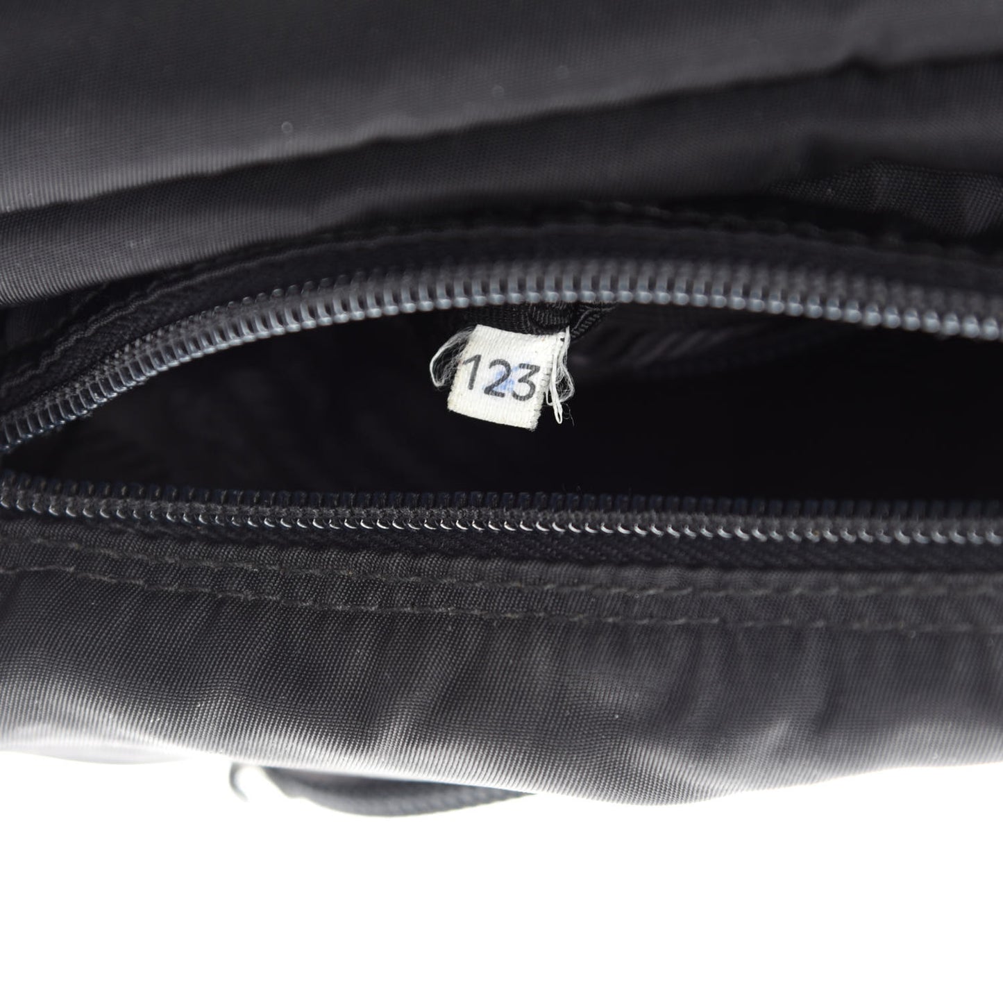Nylon Vela Messenger Black