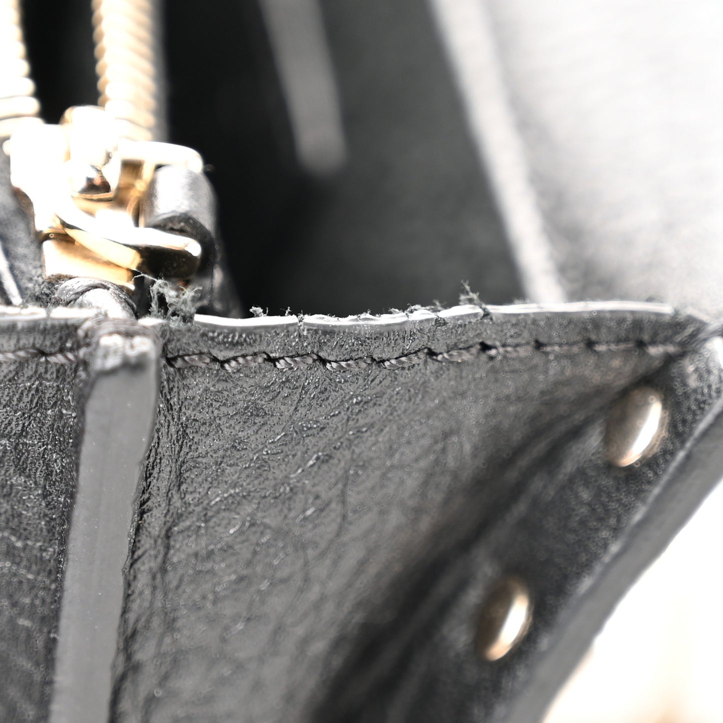 Pebbled Calfskin Rockstud Wallet On Chain Black