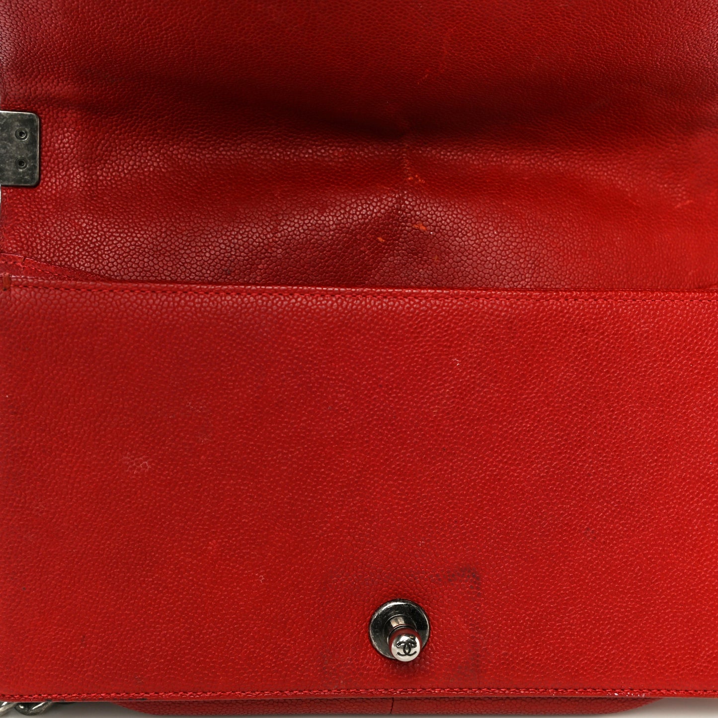 Caviar Quilted Medium Boy Flap Red