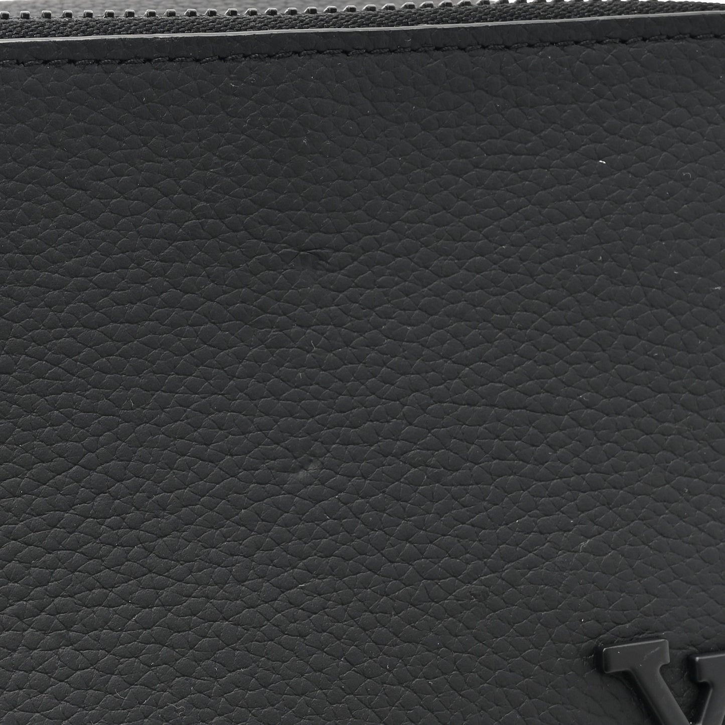 Calfskin Aerogram Alpha Wearable Wallet Black