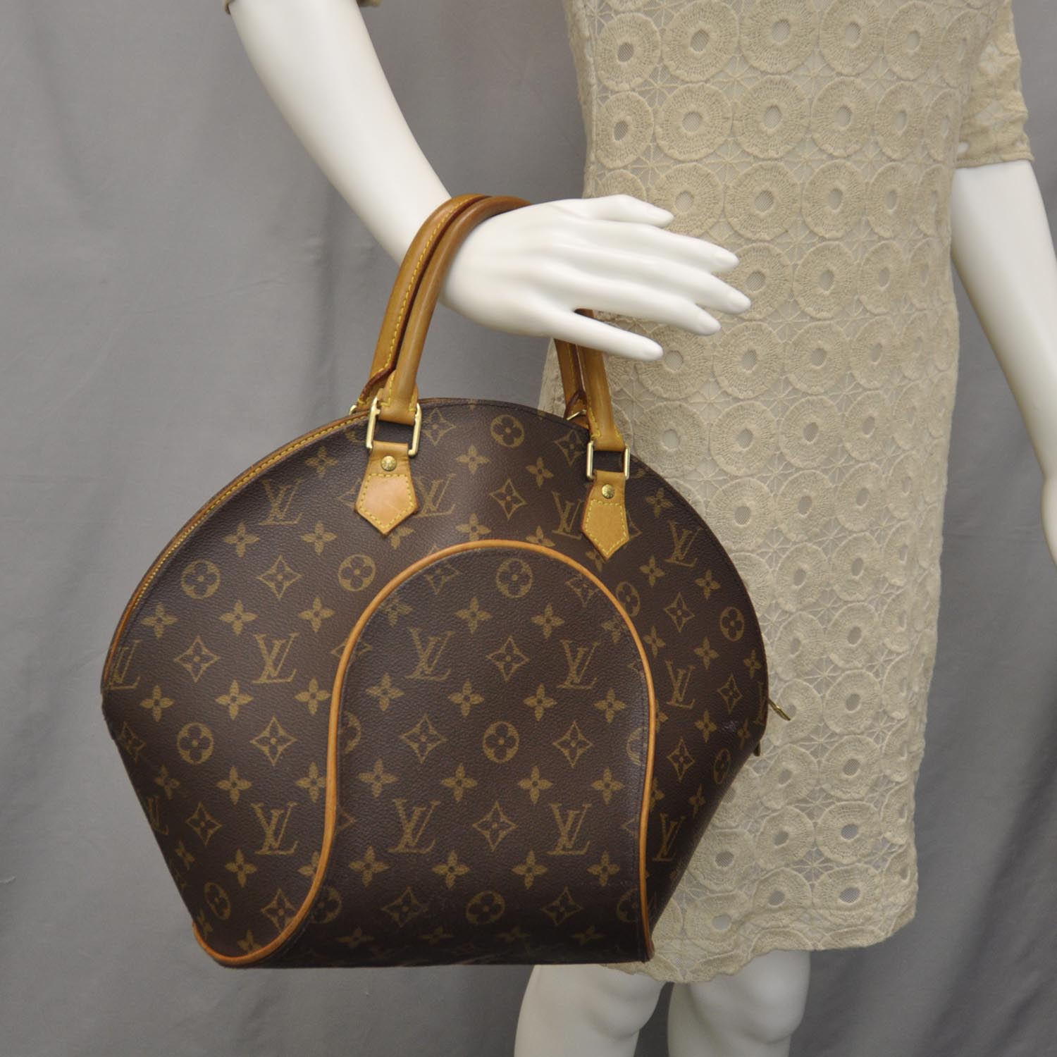 Louis Vuitton Monogram Ellipse MM 2 of 9