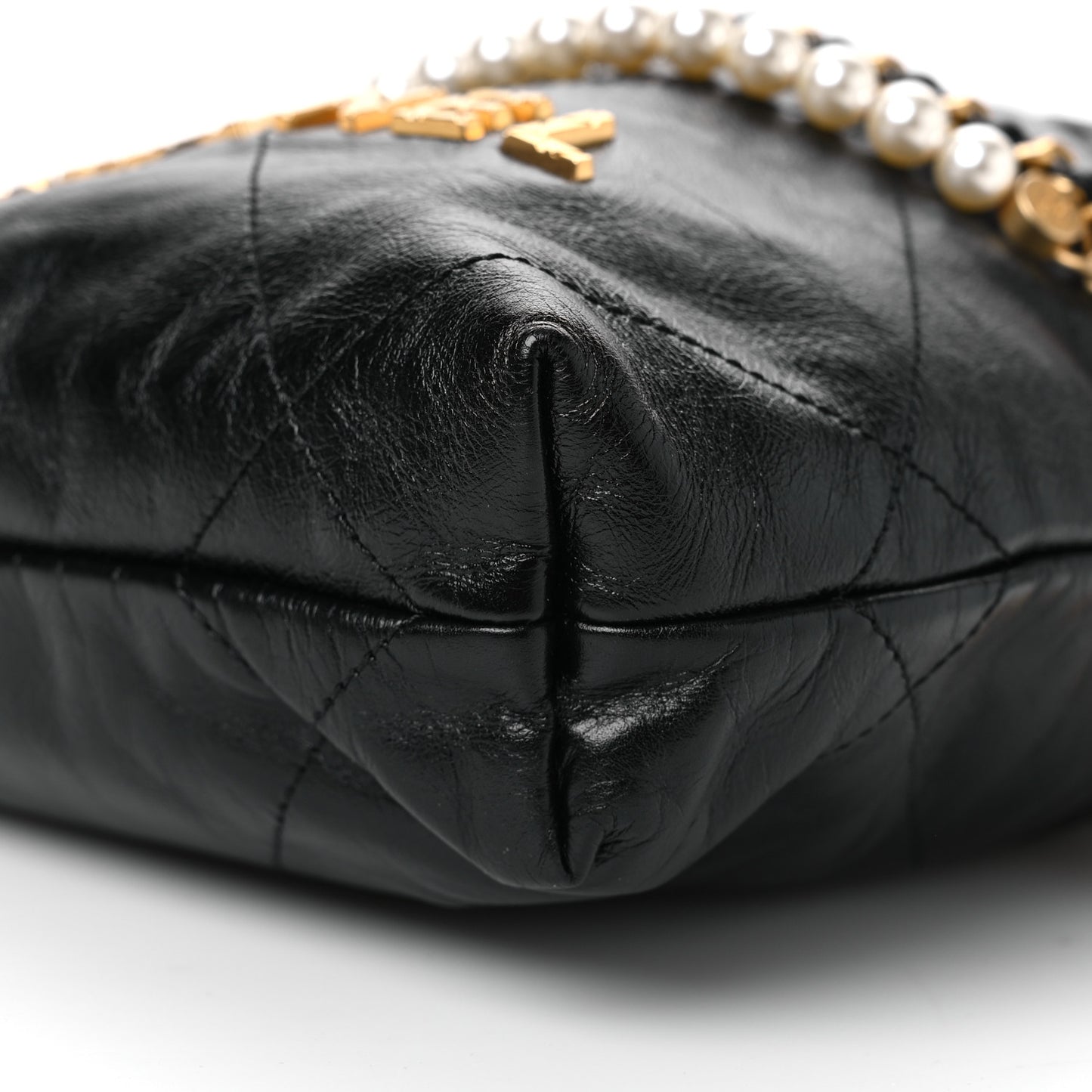 Shiny Crumpled Calfskin Quilted Pearl Mini Chanel 22 Black