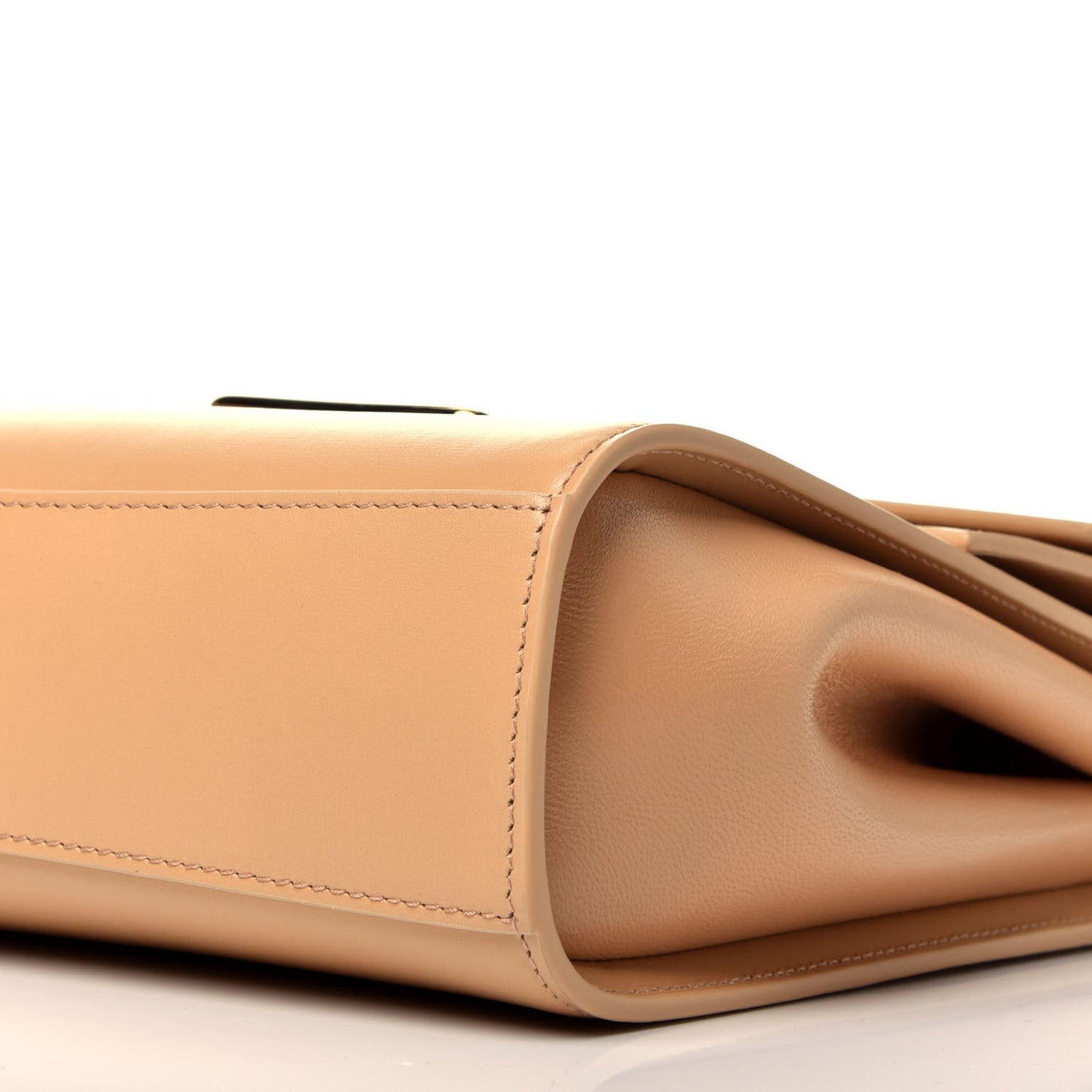 Box Calfskin Nappa Clip Bag Almond Gold
