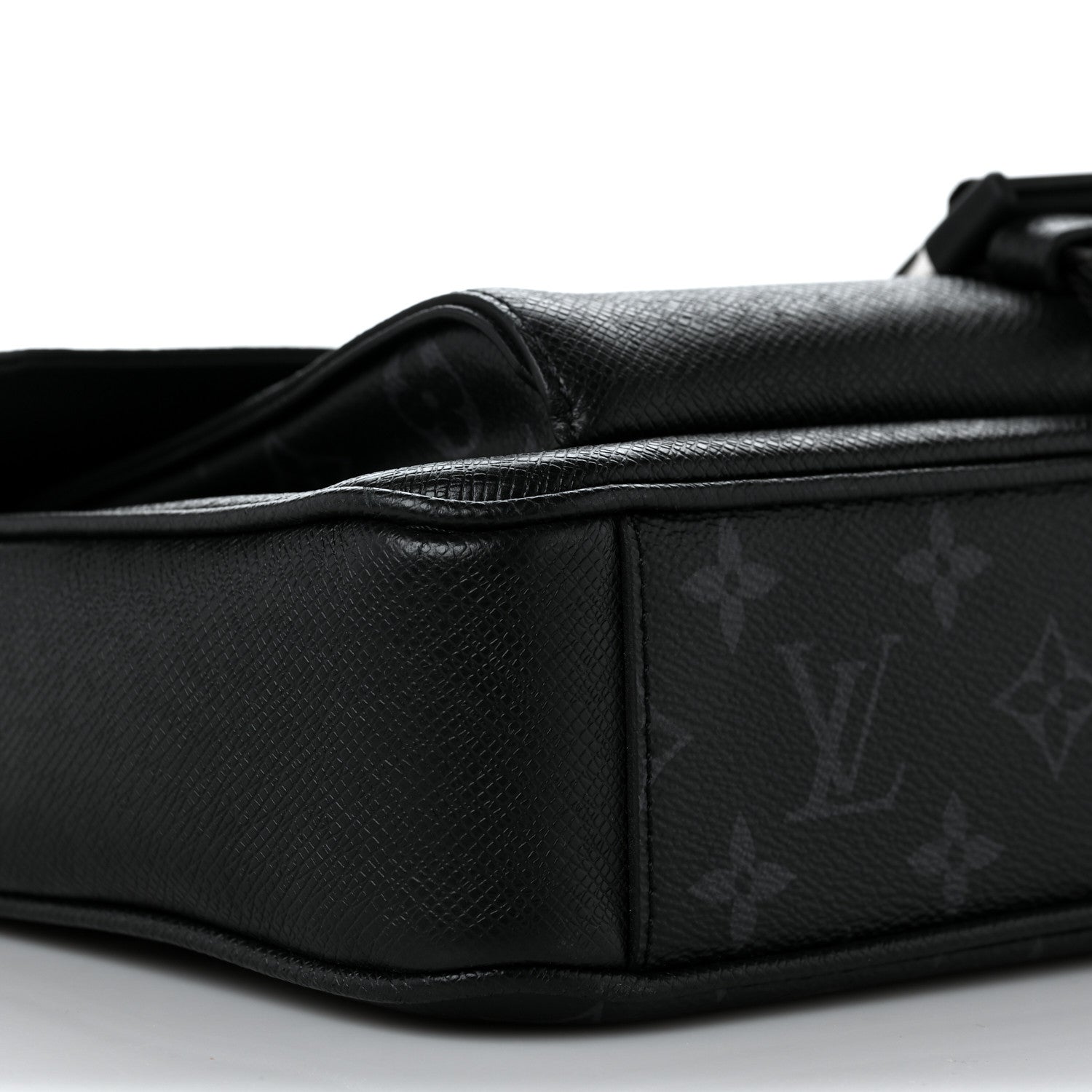 Louis Vuitton Taigarama Messengerama Black 7 of 8