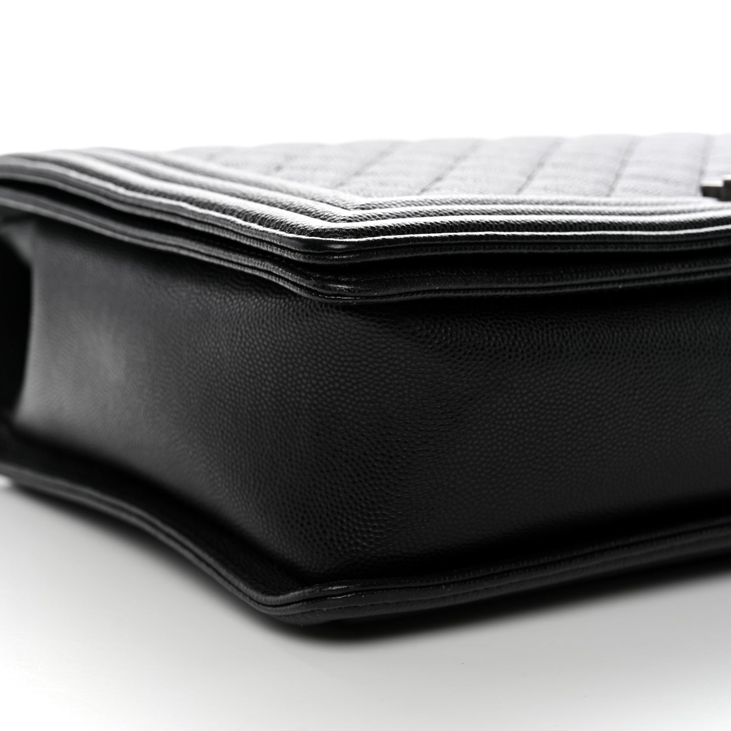 Caviar Quilted Large Boy Flap Black Black